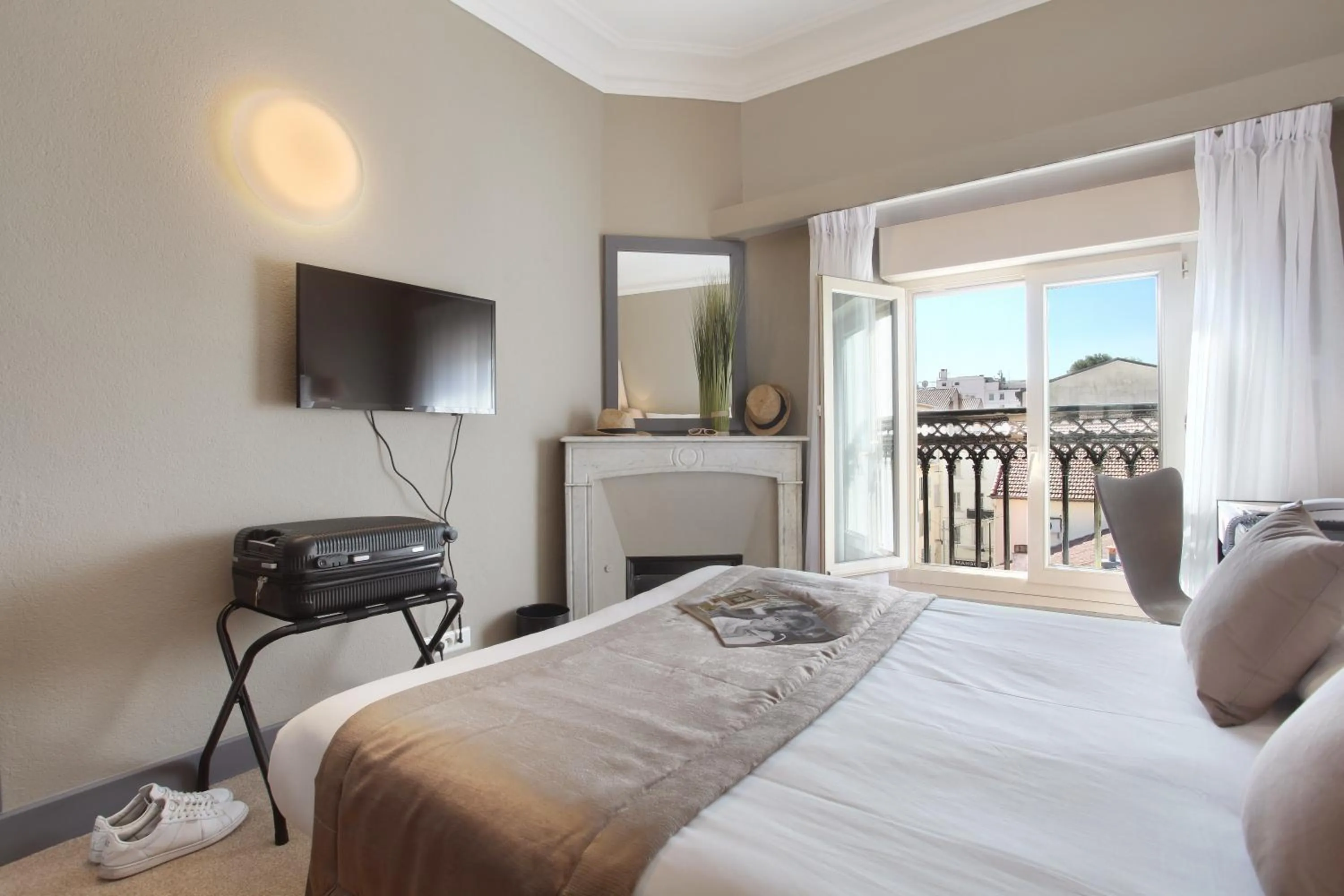 Balcony/Terrace, Bed in Hôtel La Villa Tosca