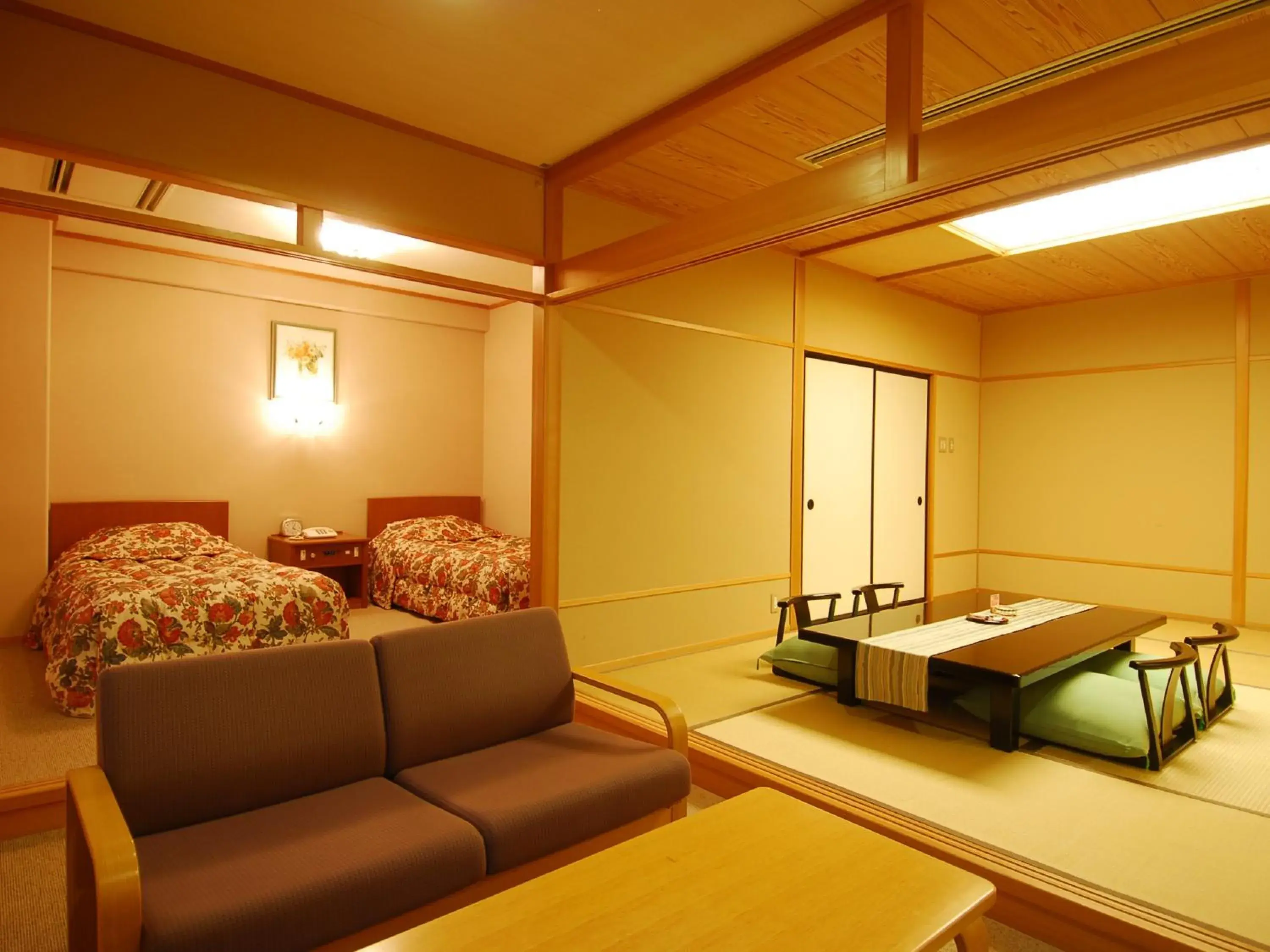 Photo of the whole room, Seating Area in Hanabishi Hotel