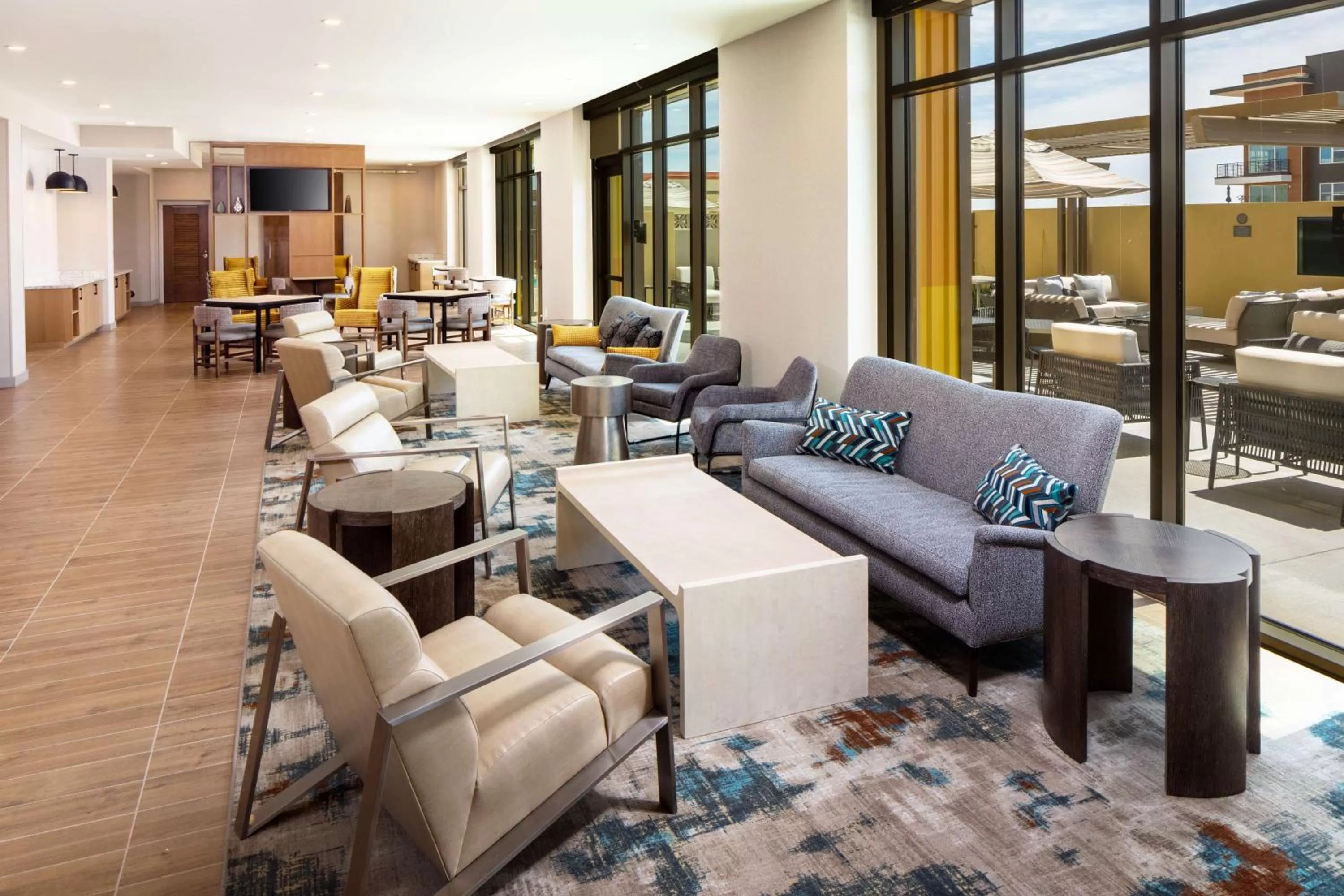 Communal lounge/ TV room in Hyatt House North Scottsdale