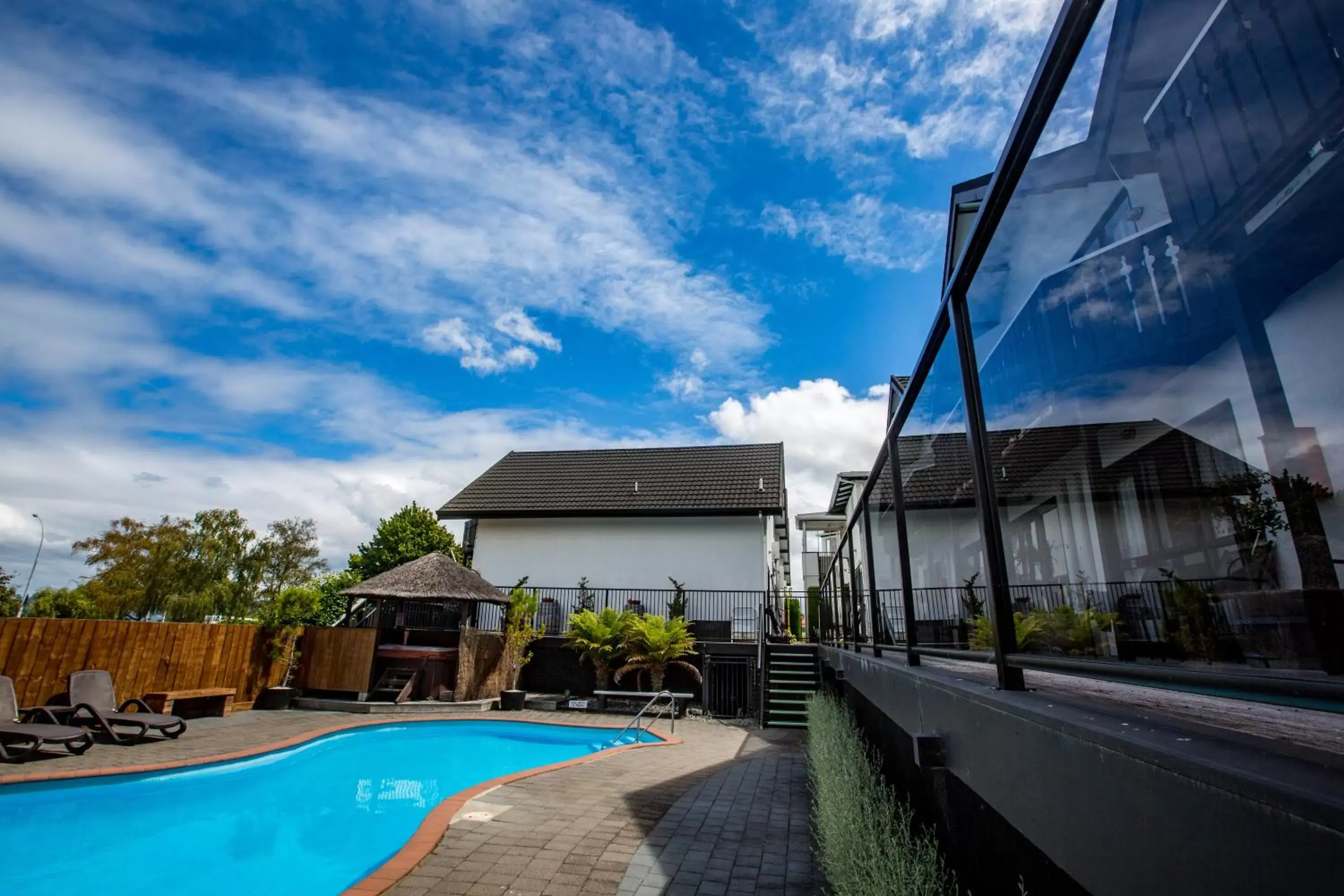 Swimming Pool in Le Chalet Suisse Motel Taupo