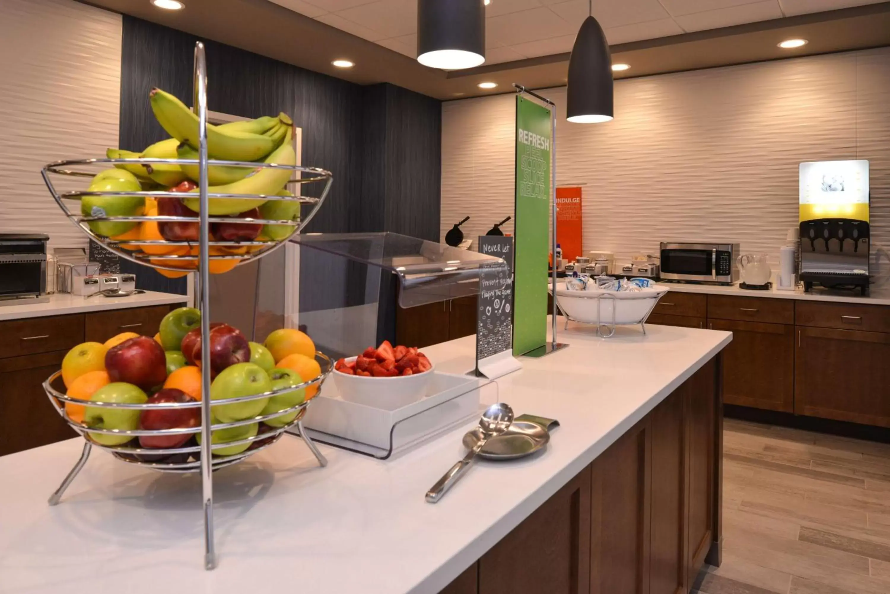 Dining area in Hampton Inn & Suites Cincinnati-Mason, Ohio