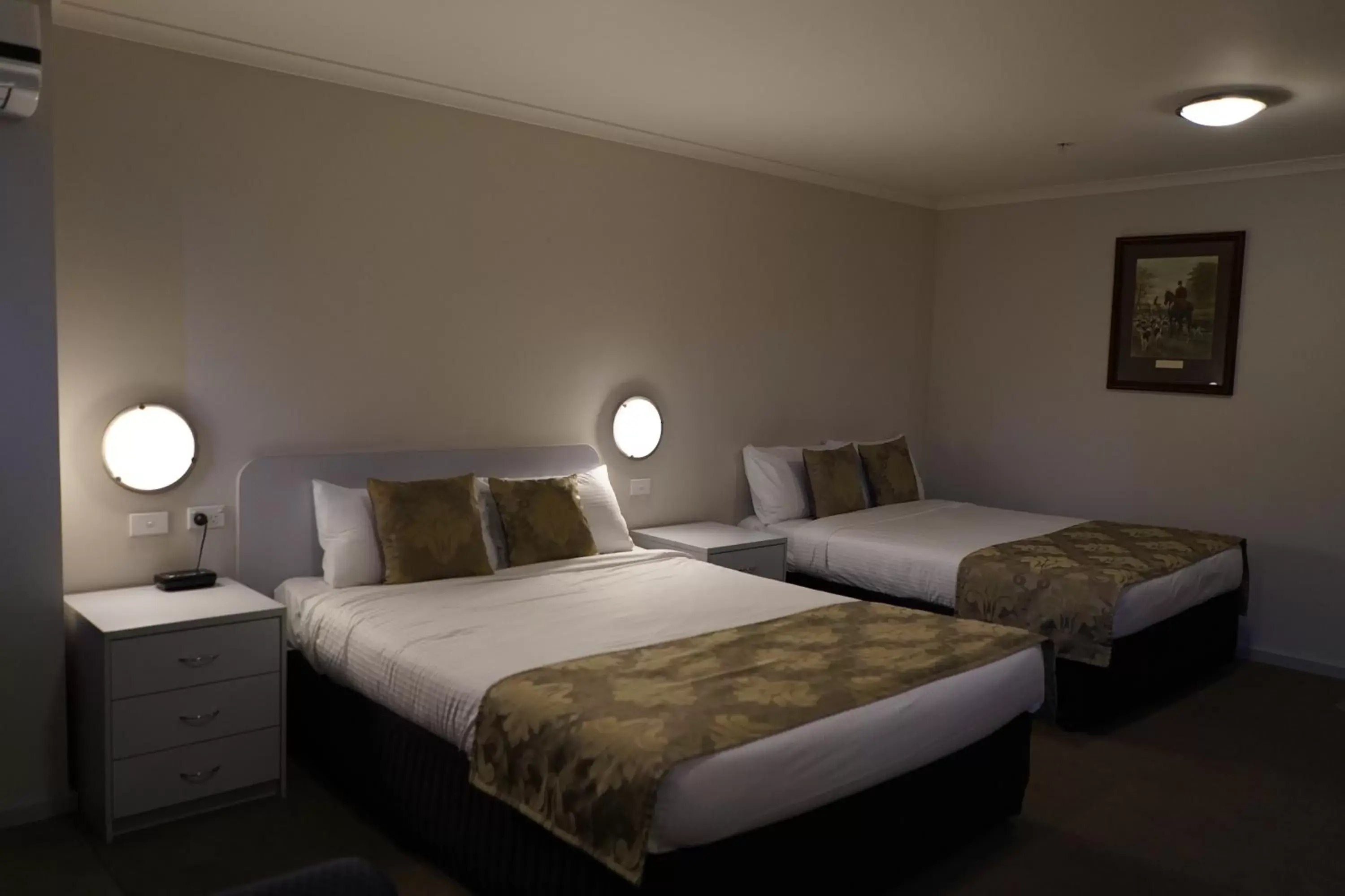 Bed in Carlton Lygon Lodge