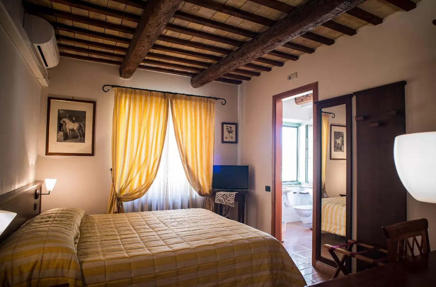 Bedroom, Bed in Hotel San Claudio