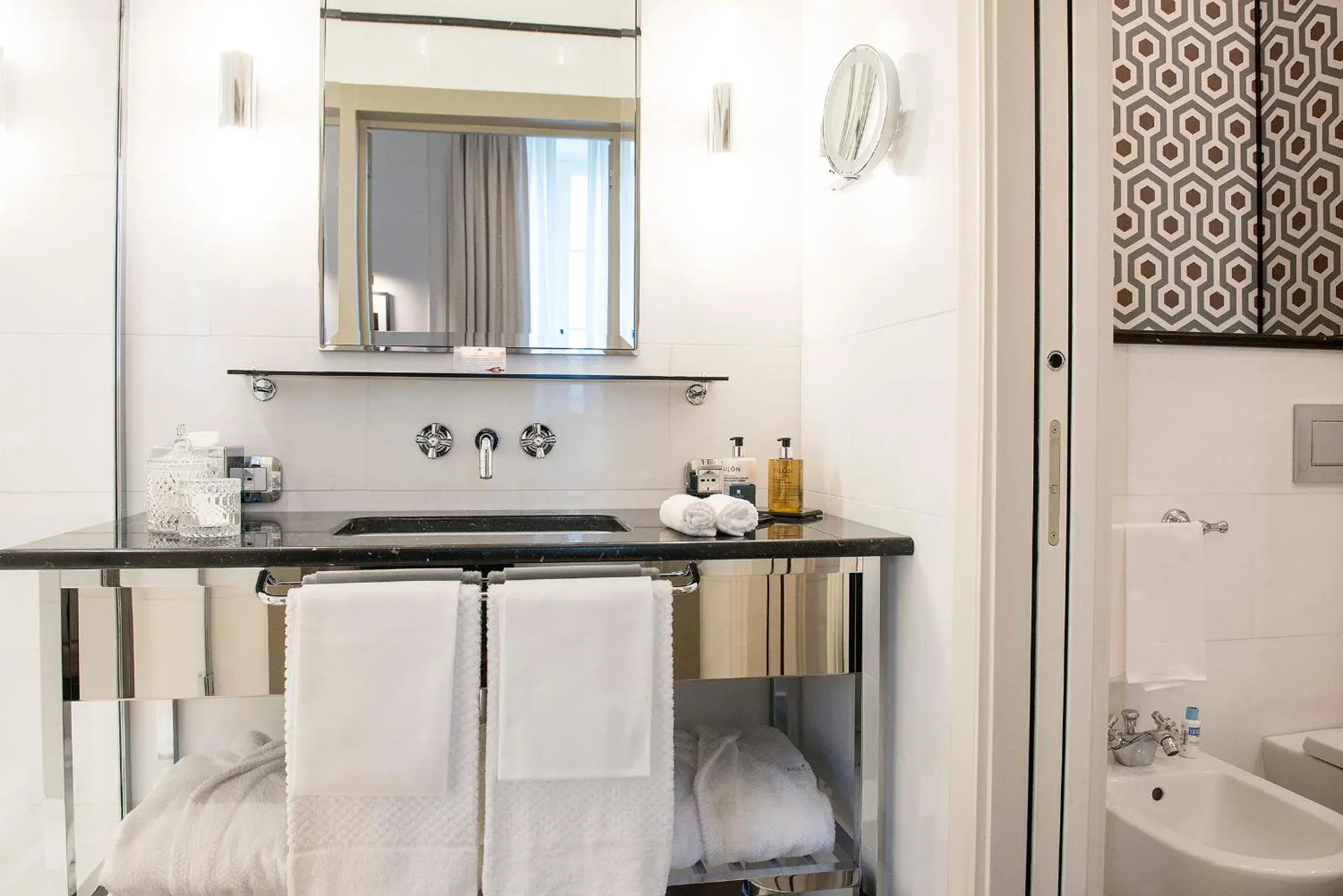 Bathroom, Kitchen/Kitchenette in Hotel Vilòn - Small Luxury Hotels of the World