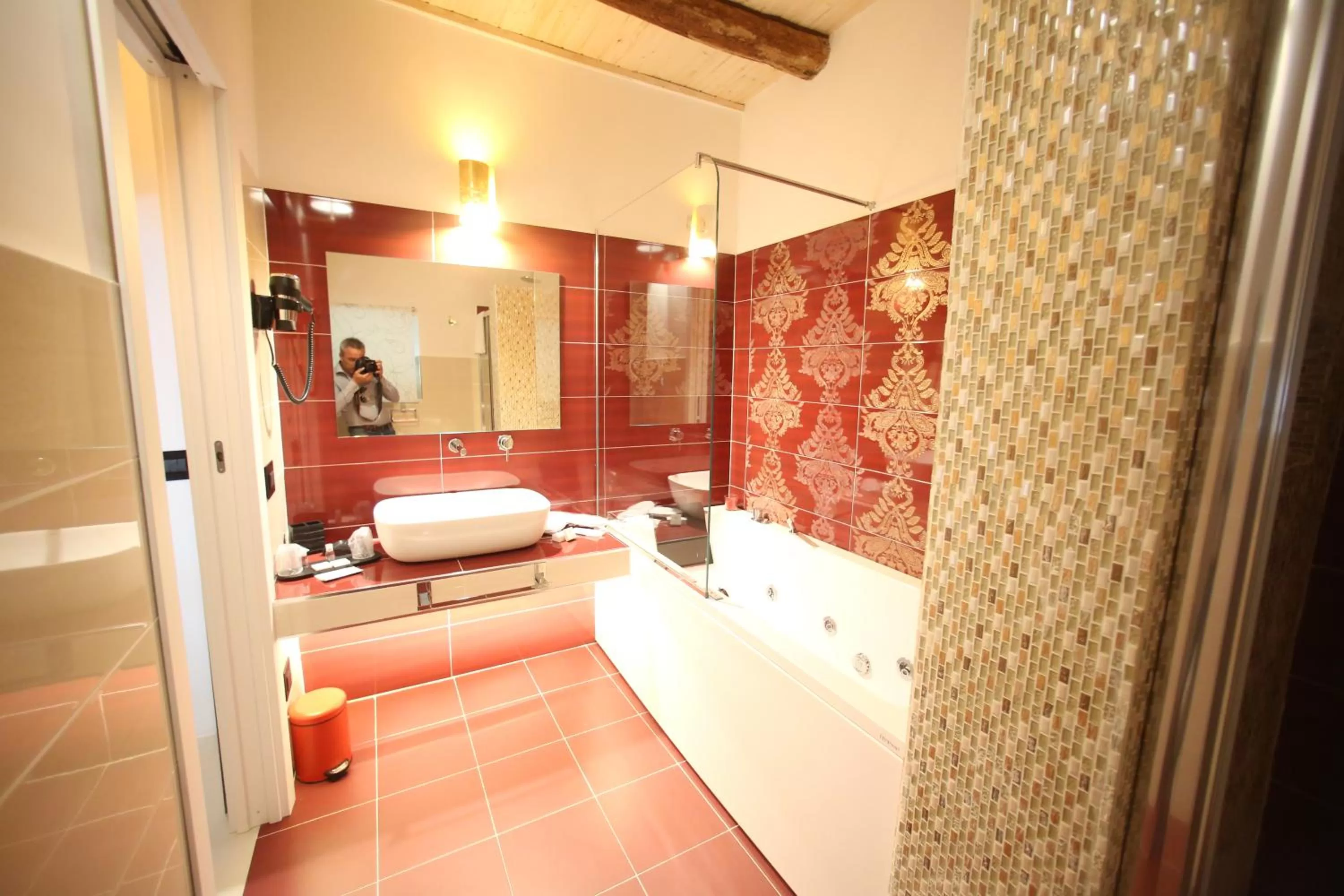 Shower, Bed in Relais Piazza Del Plebiscito B&B