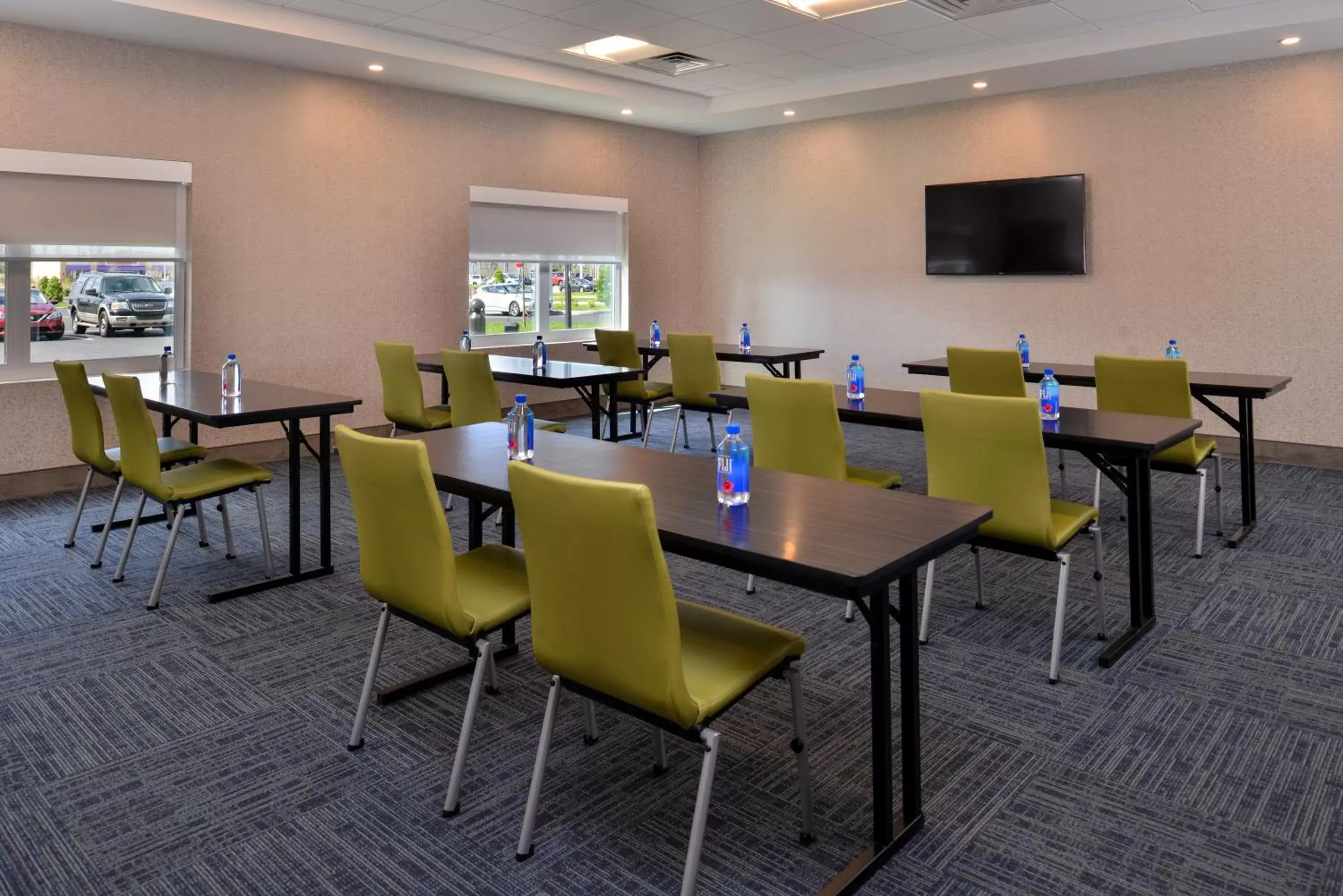Meeting/conference room, Restaurant/Places to Eat in Holiday Inn Express & Suites Alachua - Gainesville Area, an IHG Hotel