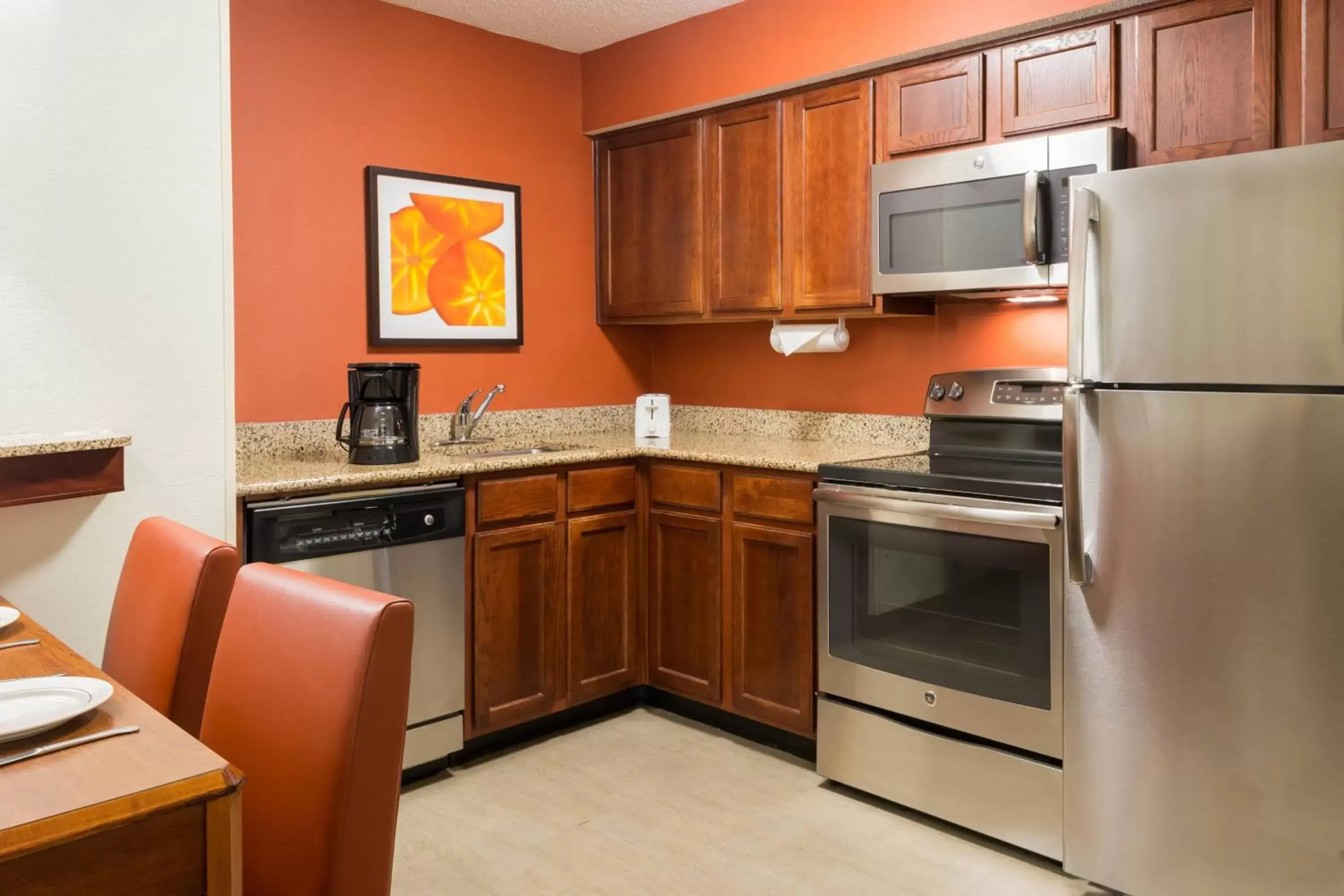 Bedroom, Kitchen/Kitchenette in Residence Inn Charlotte SouthPark