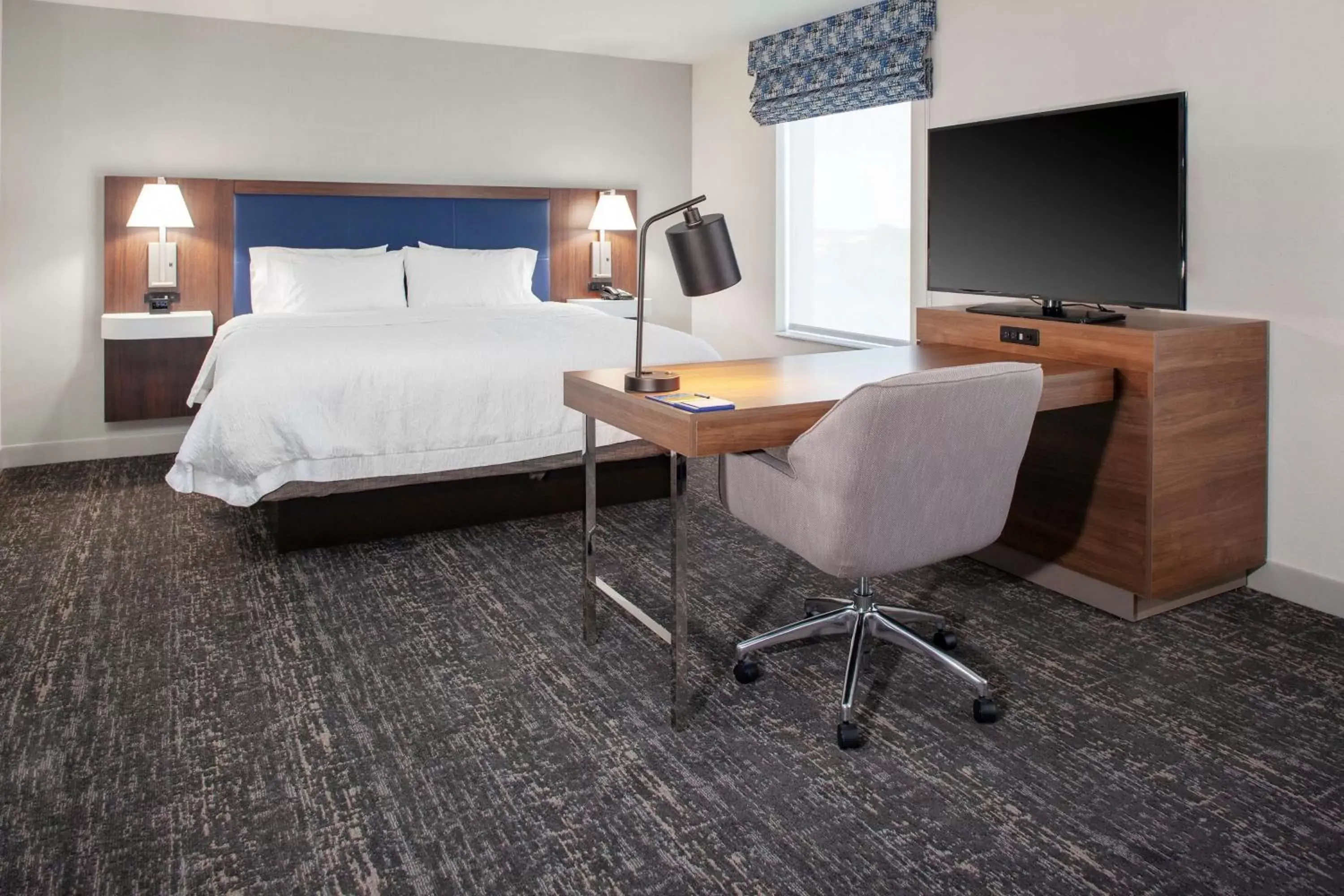 Bedroom, Bed in Hampton Inn & Suites Chicago-Burr Ridge