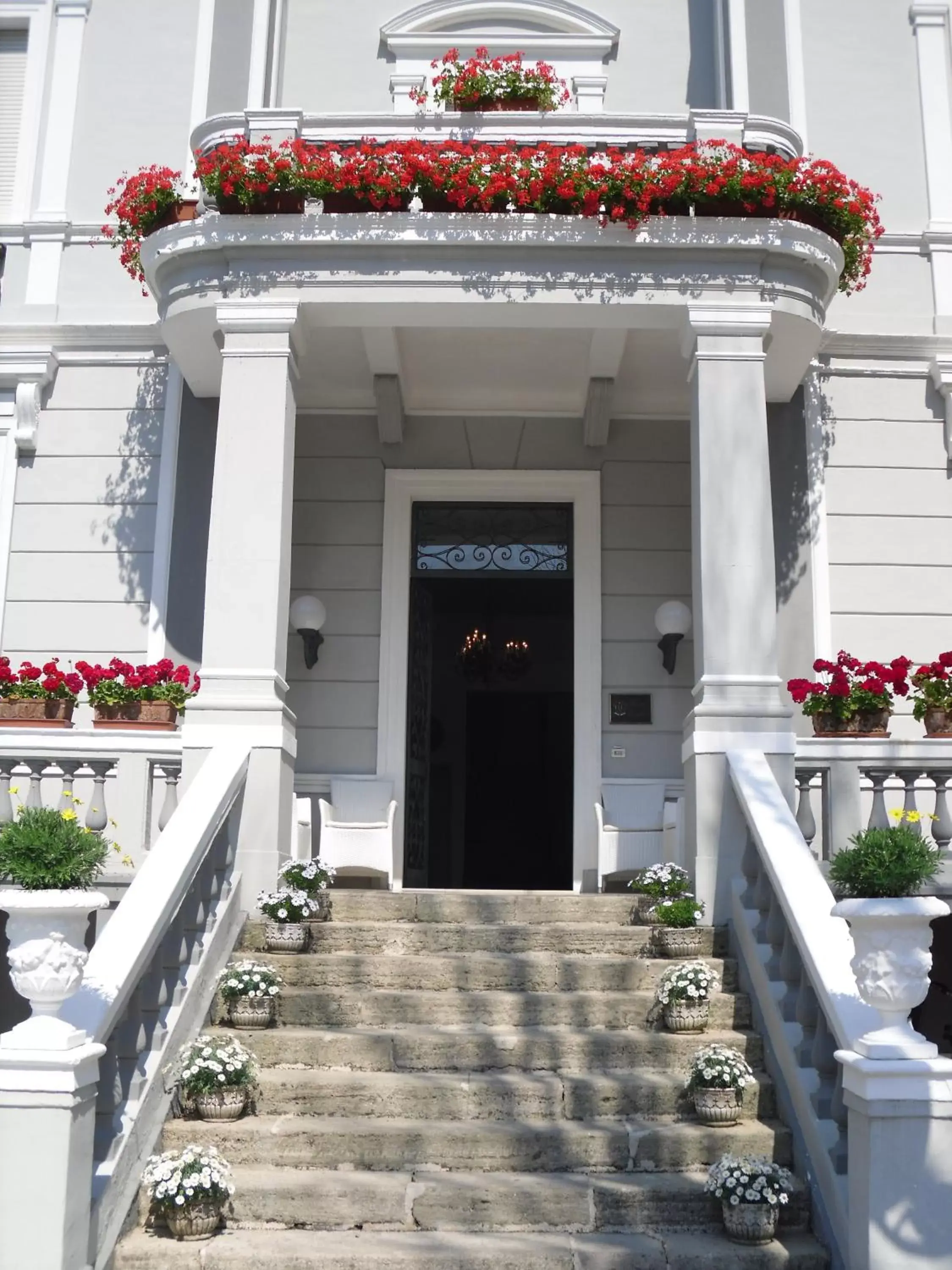 Facade/entrance in Esedra Hotel