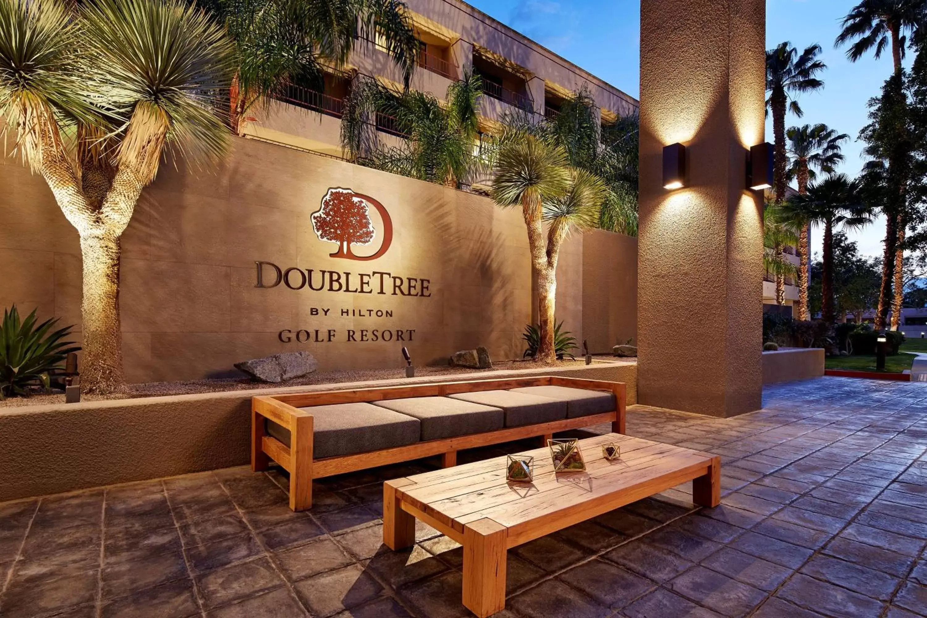 Property building in DoubleTree by Hilton Golf Resort Palm Springs