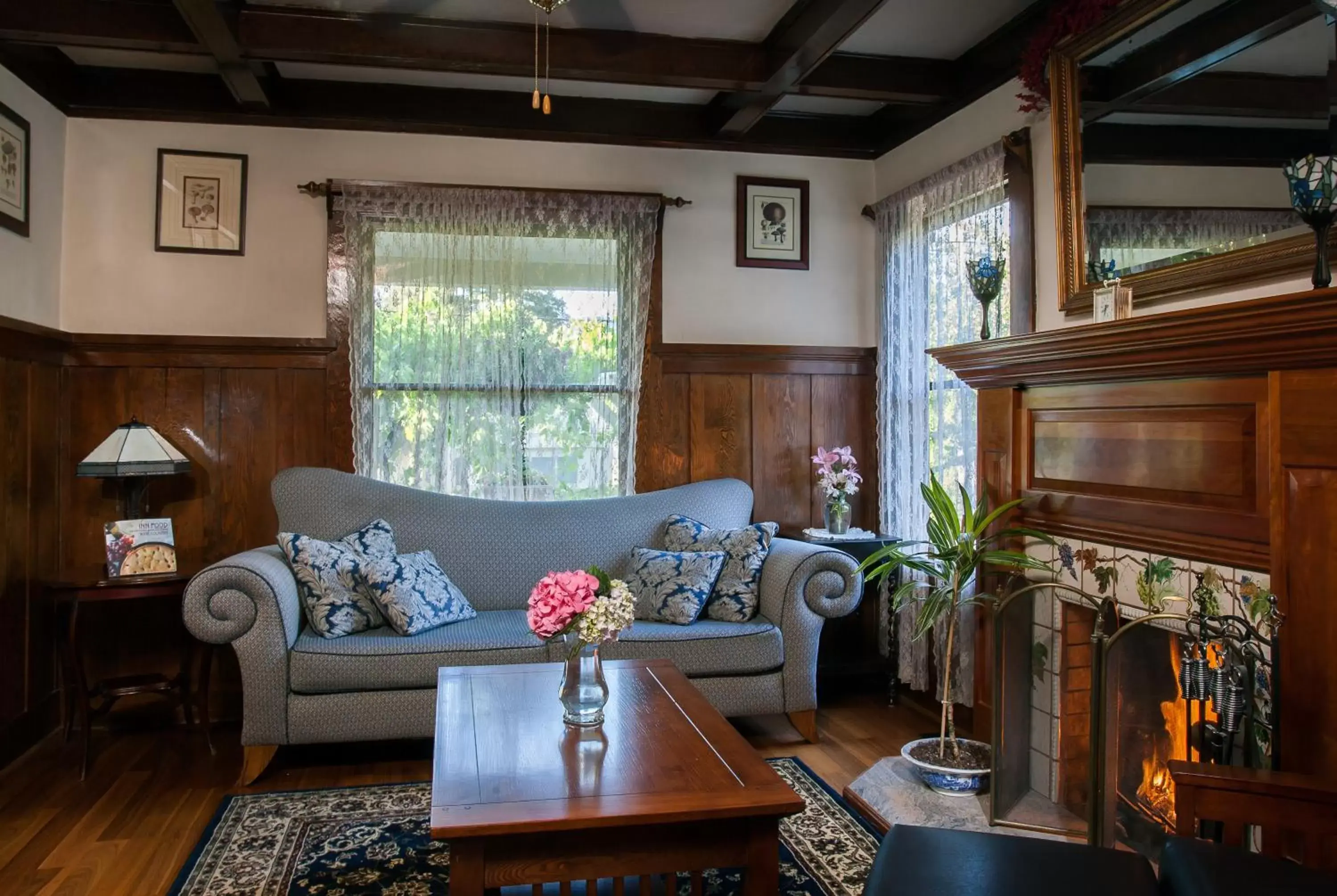 Dining area in Calistoga Wine Way Inn