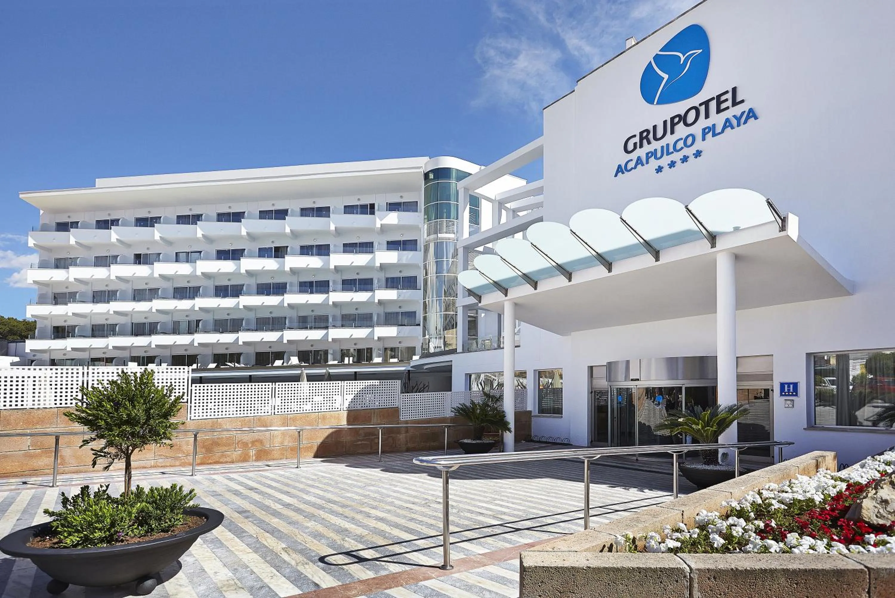 Facade/entrance in Grupotel Acapulco Playa - Adults Only