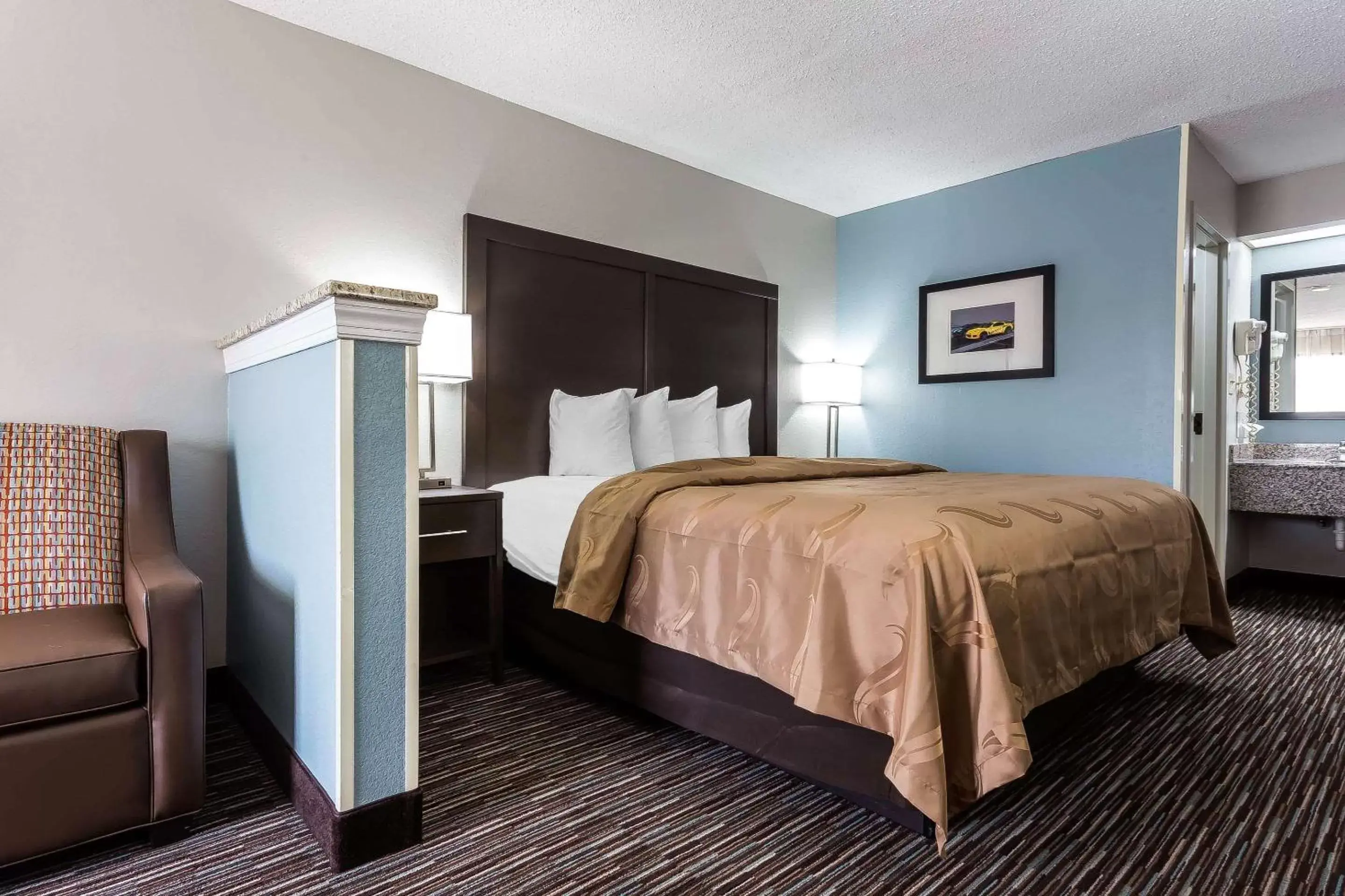 Photo of the whole room, Bed in Quality Inn & Suites Mooresville-Lake Norman