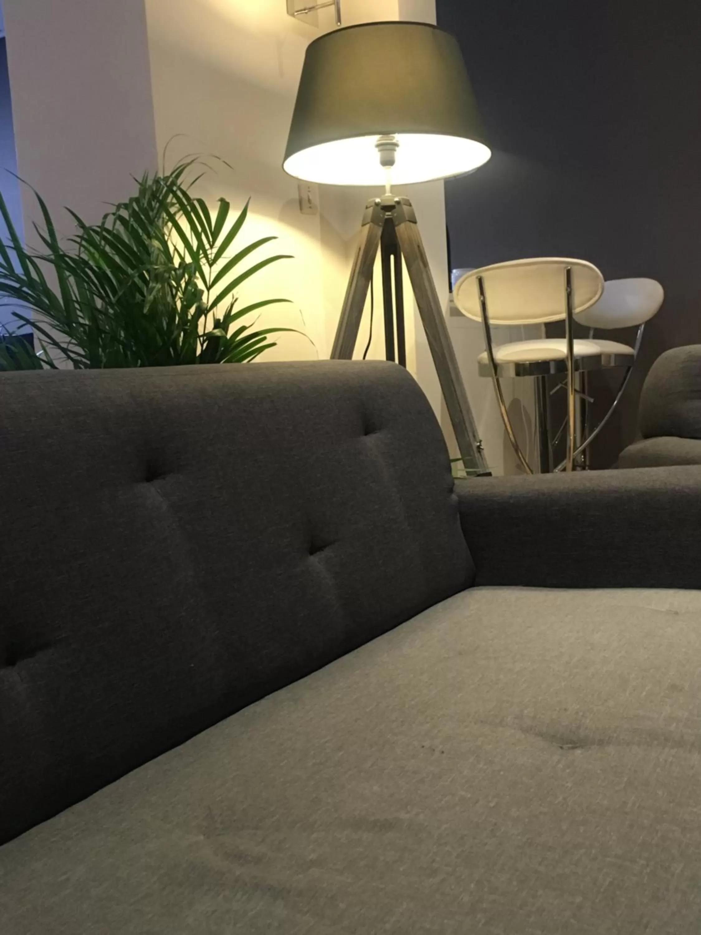 Communal lounge/ TV room, Bed in Hôtel Le Biarritz - Vichy