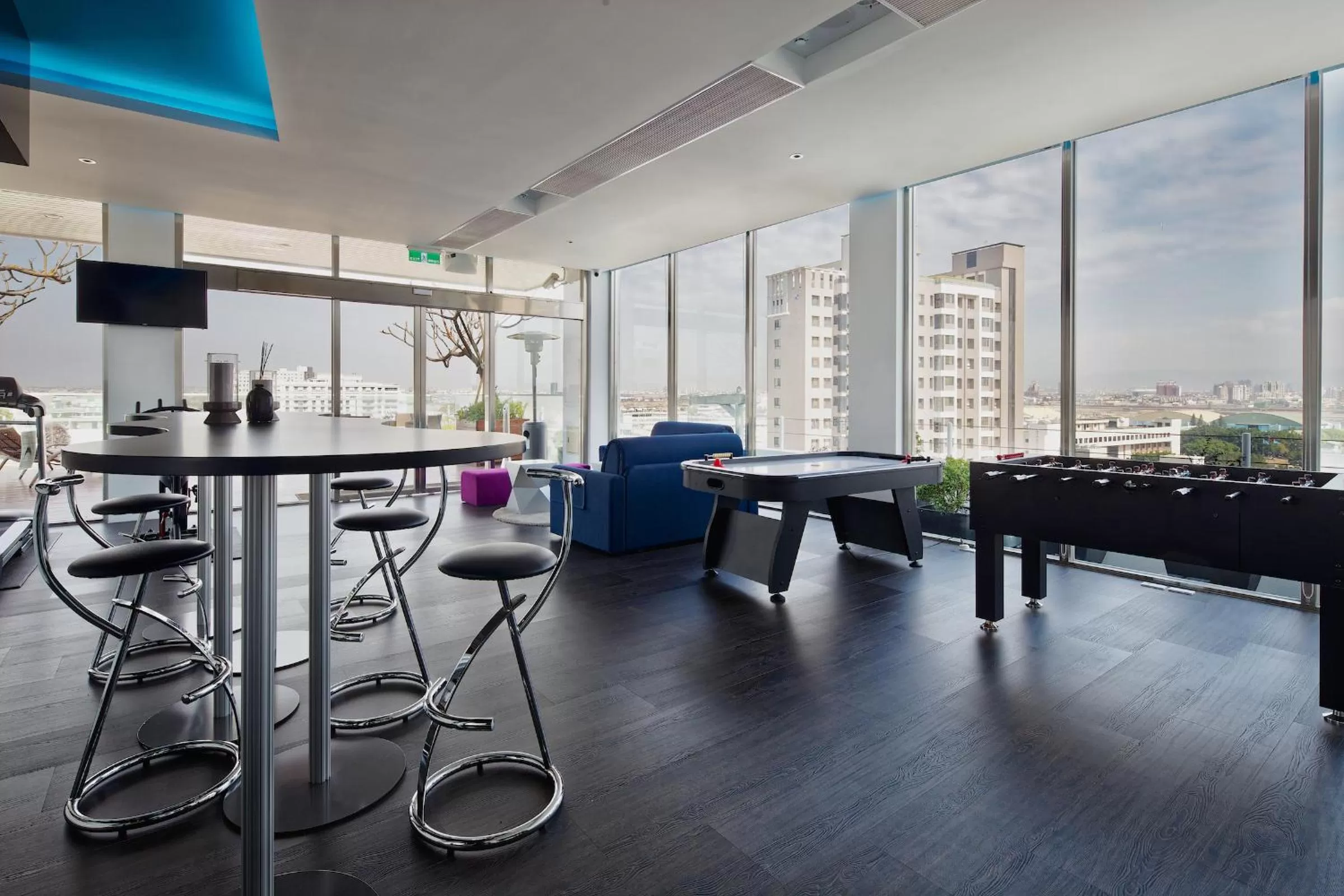 Communal lounge/ TV room in Hotel 7 Taichung