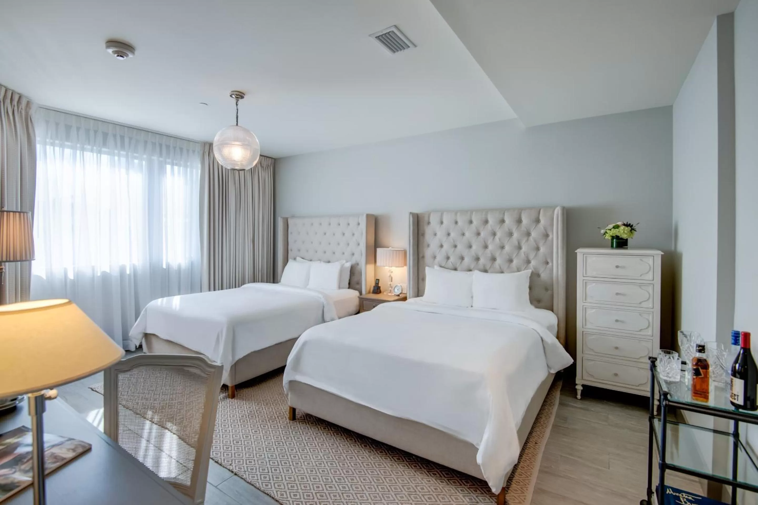 Photo of the whole room, Bed in The Plymouth South Beach