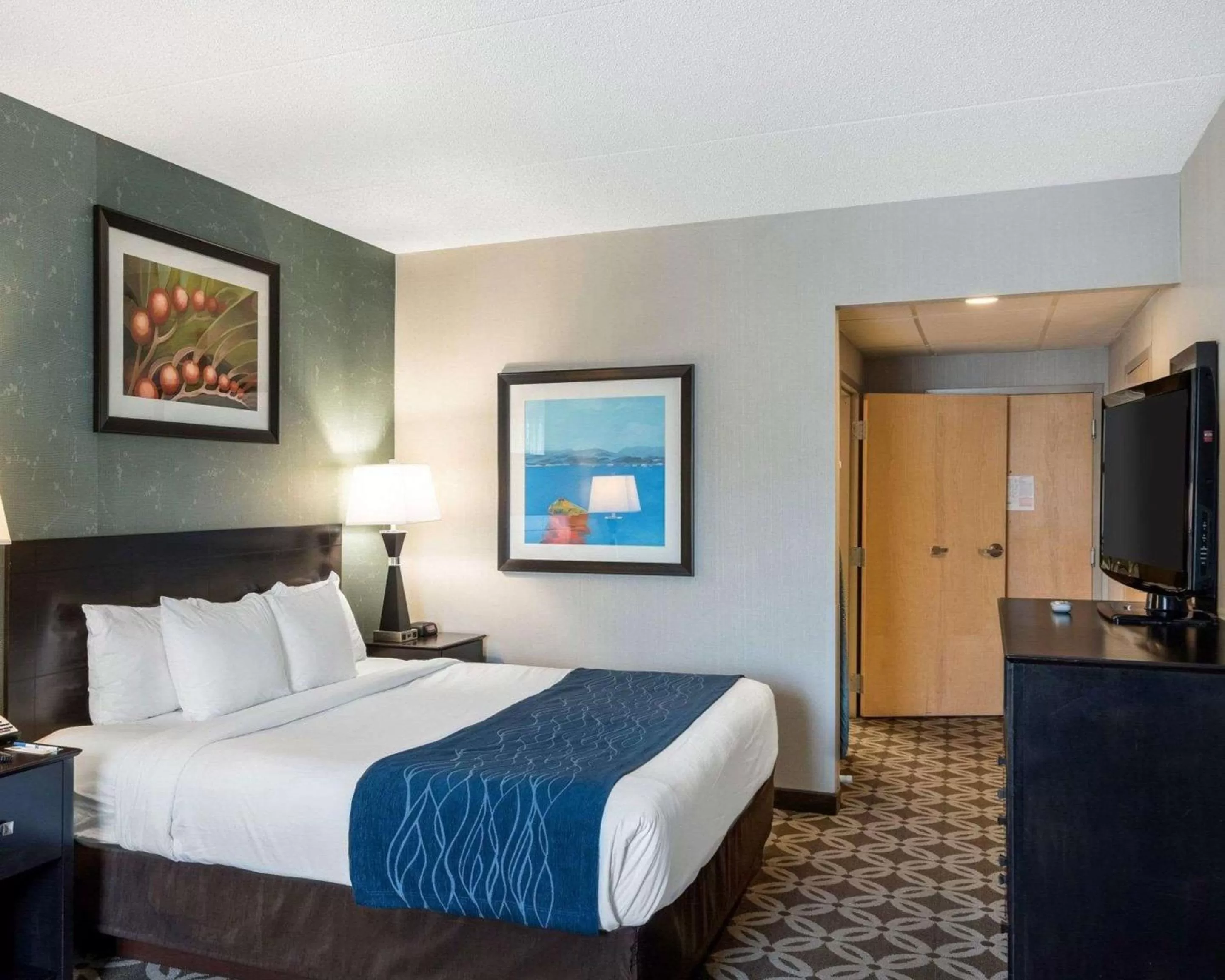 Photo of the whole room, Bed in Comfort Inn Rehoboth Beach