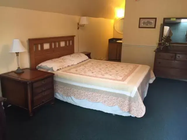 Bed in Big South Fork Trail Lodge