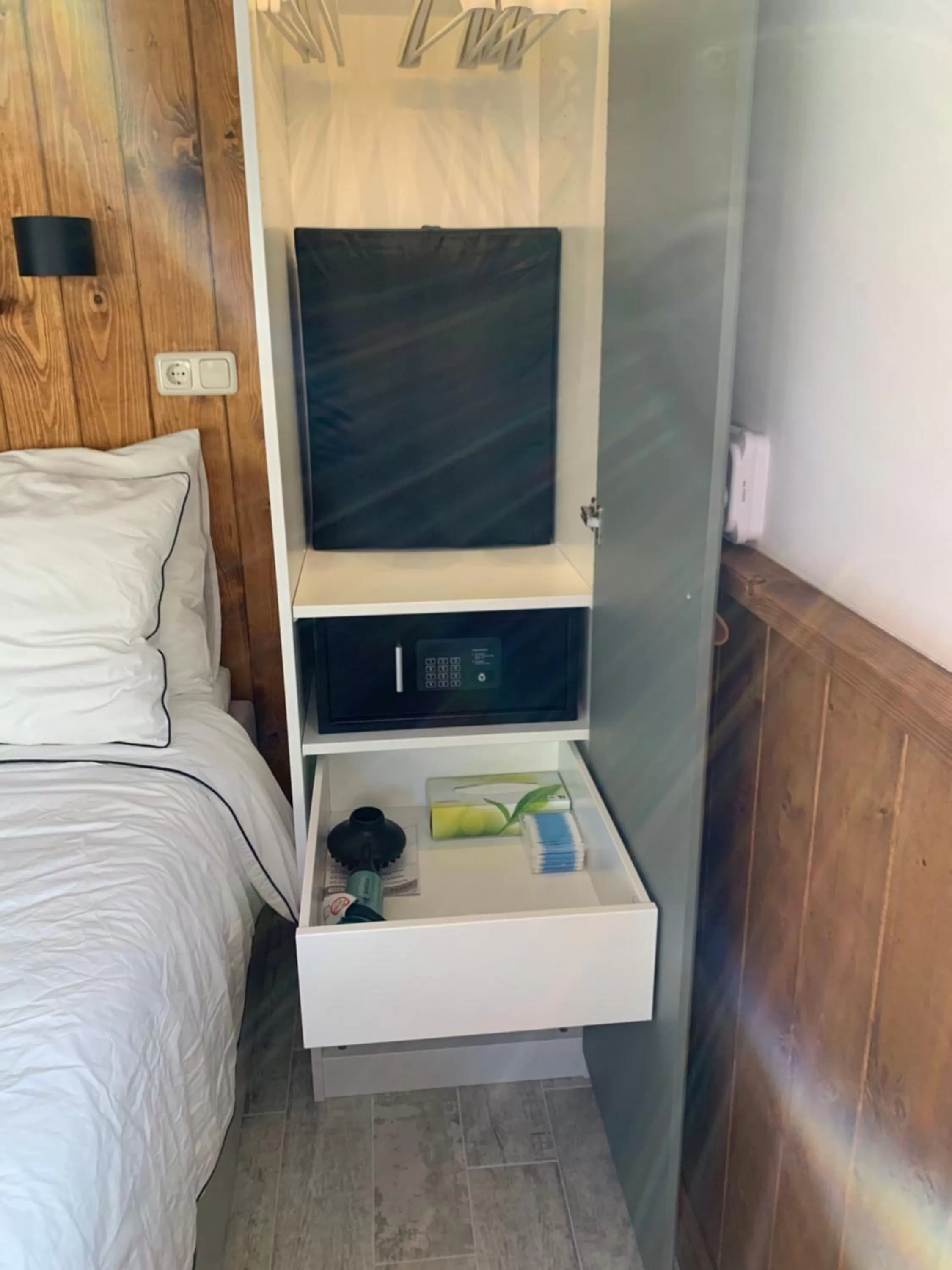 Decorative detail, TV/Entertainment Center in B&B Diemerplein