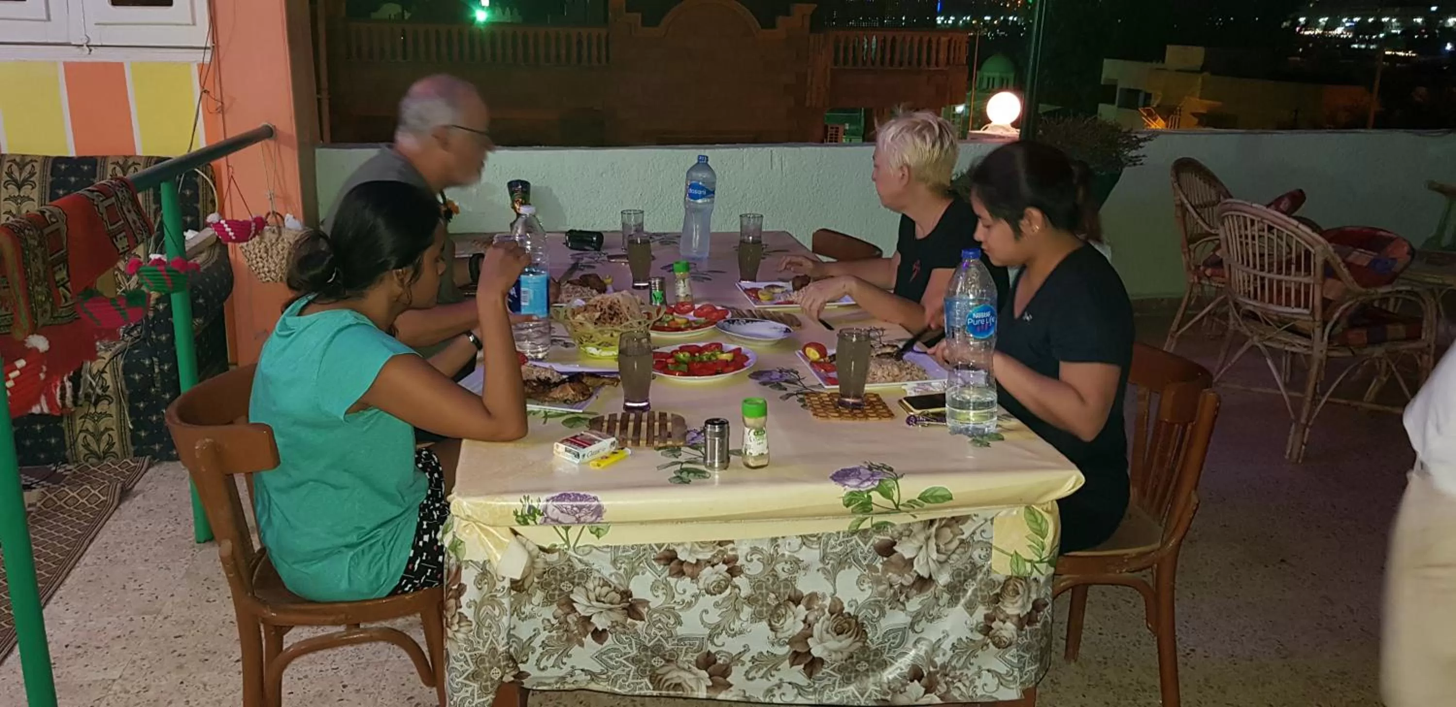 Restaurant/places to eat in Nuba Dool