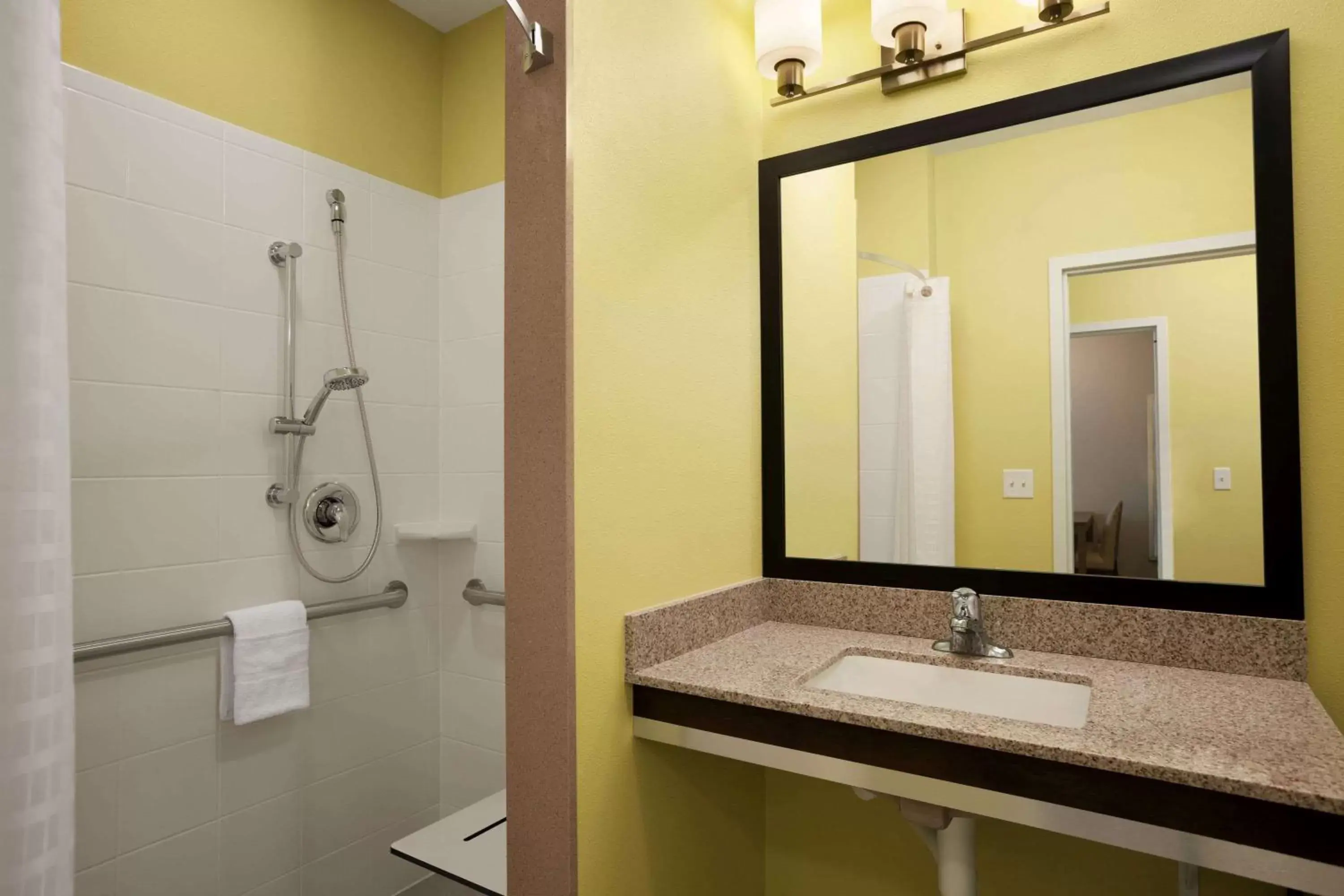 Photo of the whole room, Bathroom in Days Inn & Suites by Wyndham Altoona