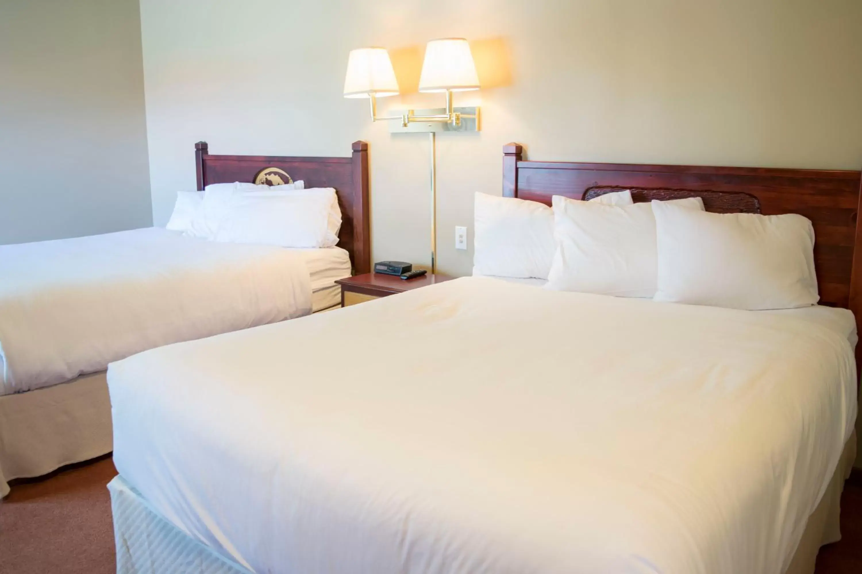 Bedroom, Bed in Waterton Lakes Lodge Resort