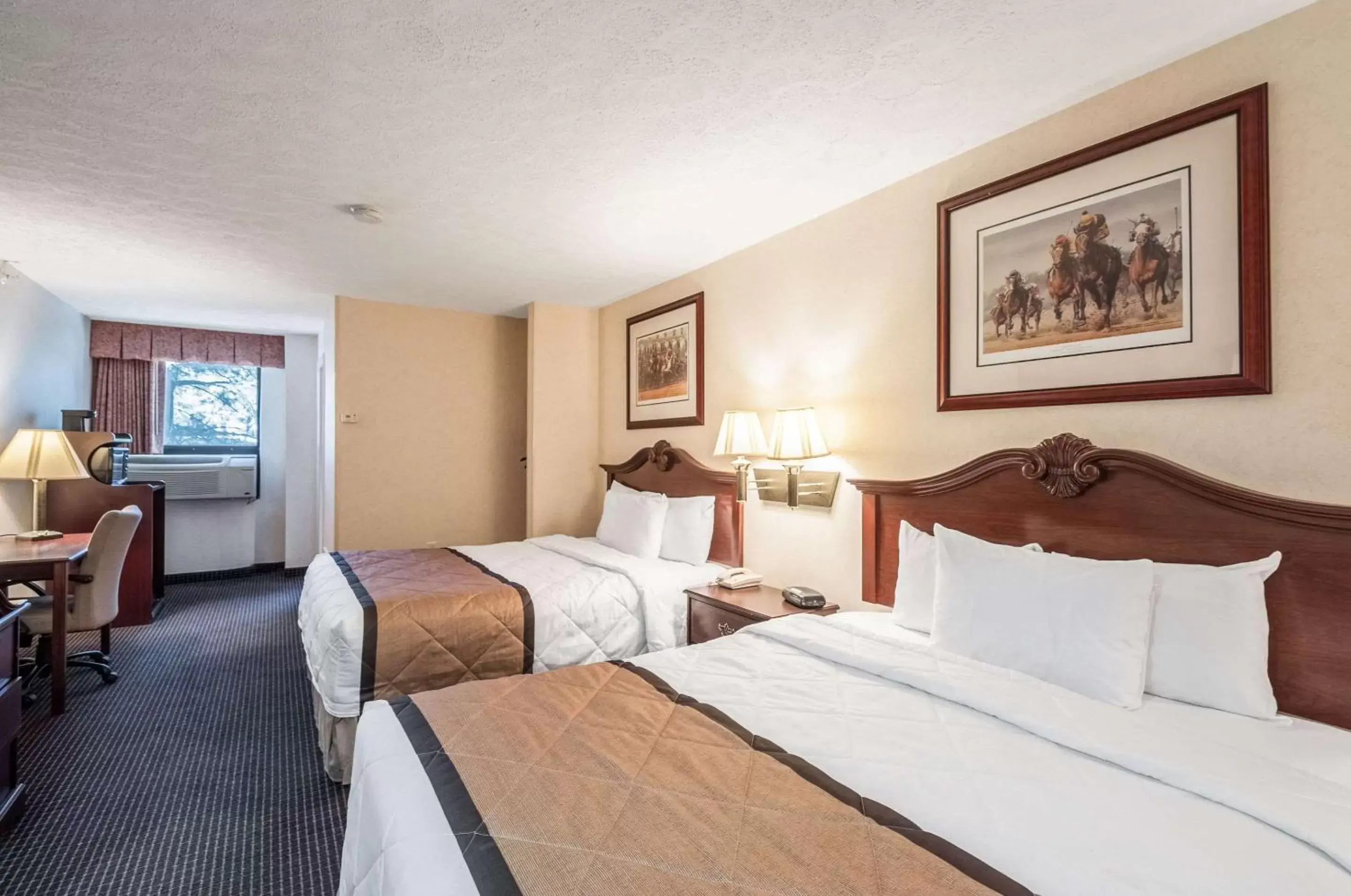 Photo of the whole room, Bed in Rodeway Inn and Suites - Charles Town,WV