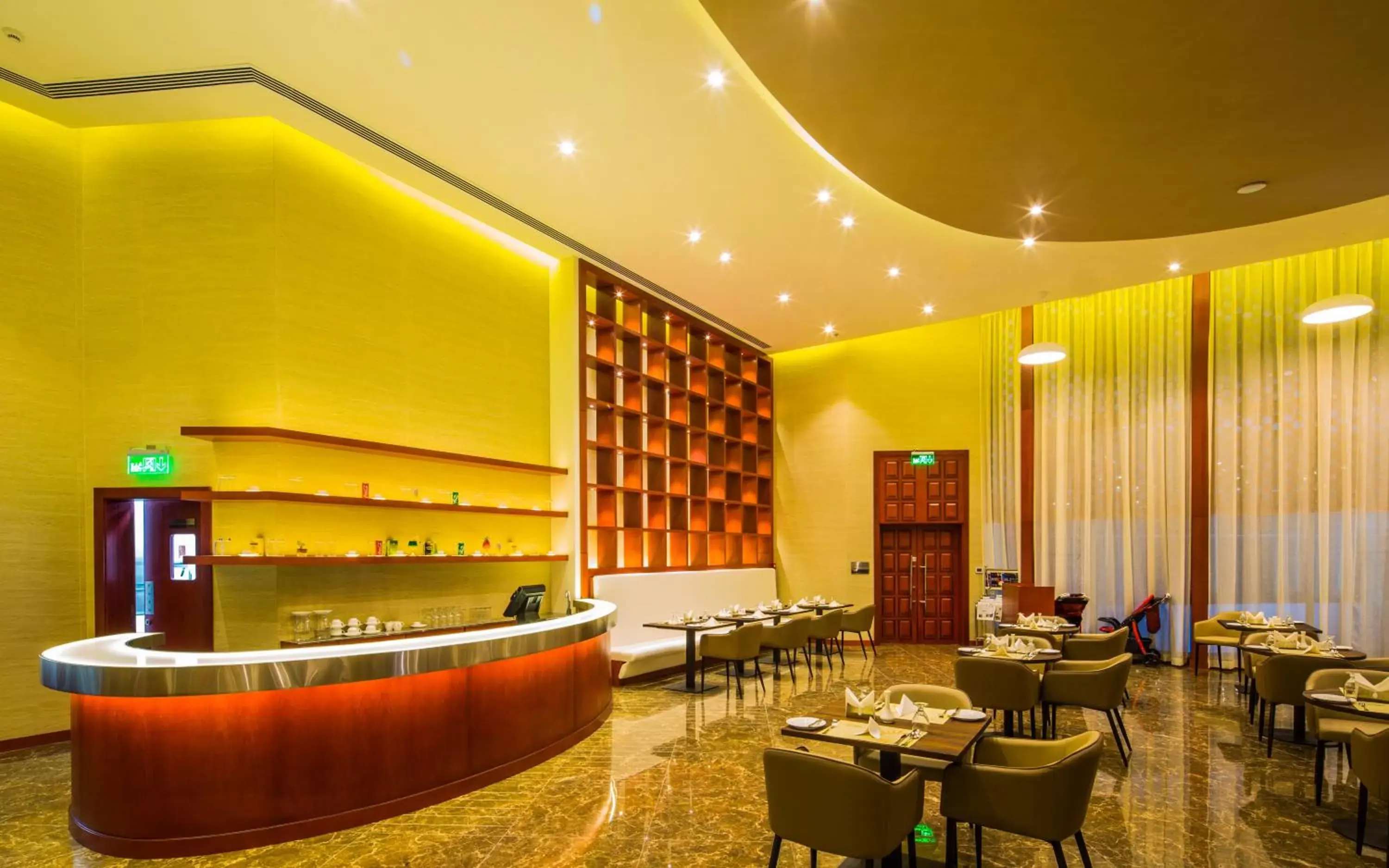Restaurant/places to eat, Lobby/Reception in Arch Hotel