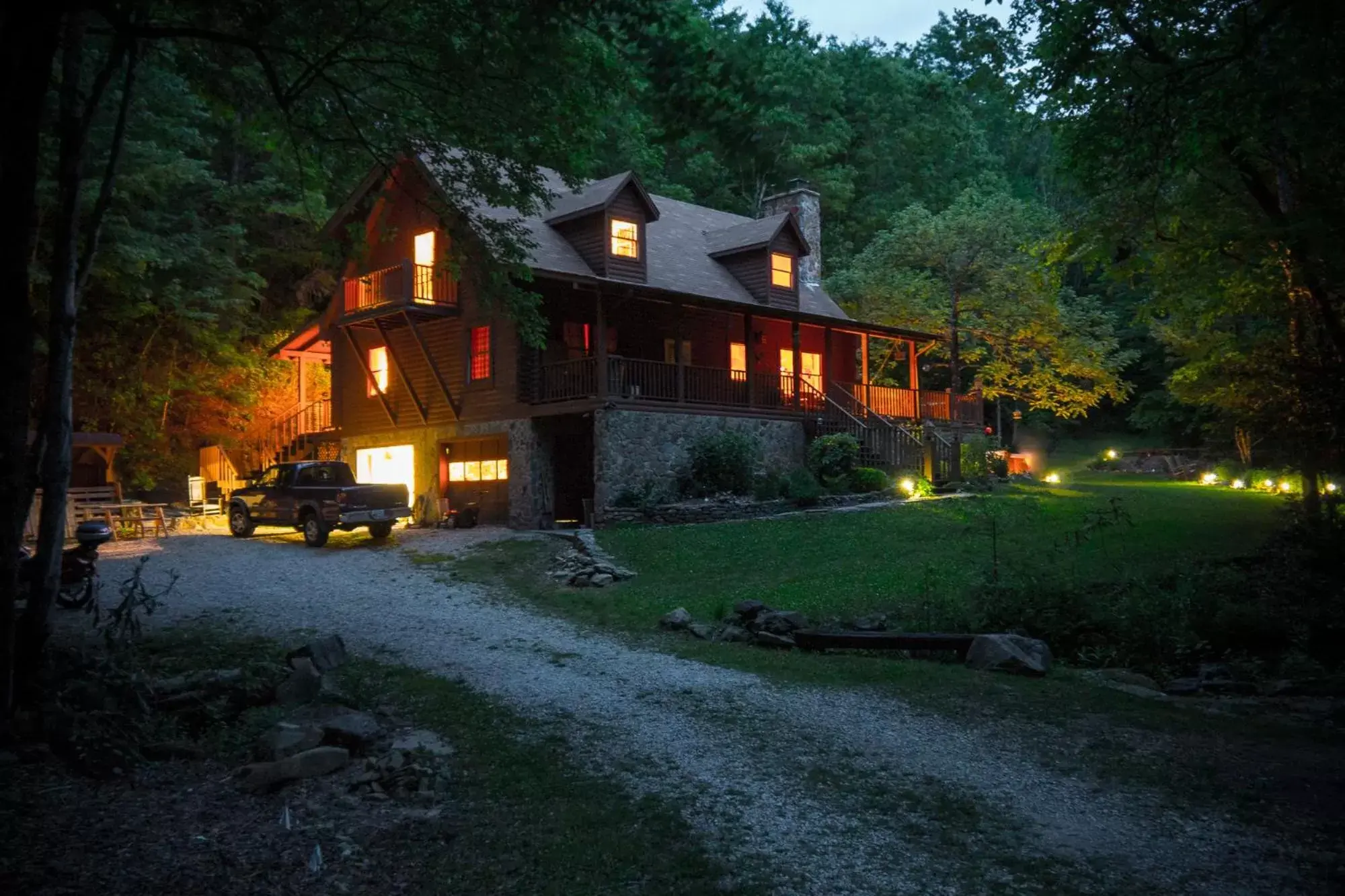 Facade/entrance, Property Building in Creekside Paradise Bed and Breakfast