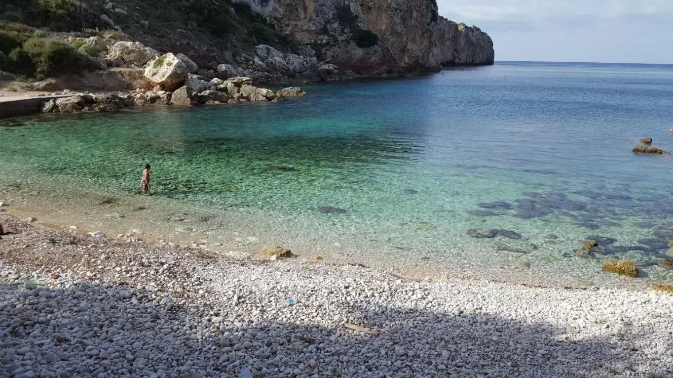 Beach in Zabbàra B&B