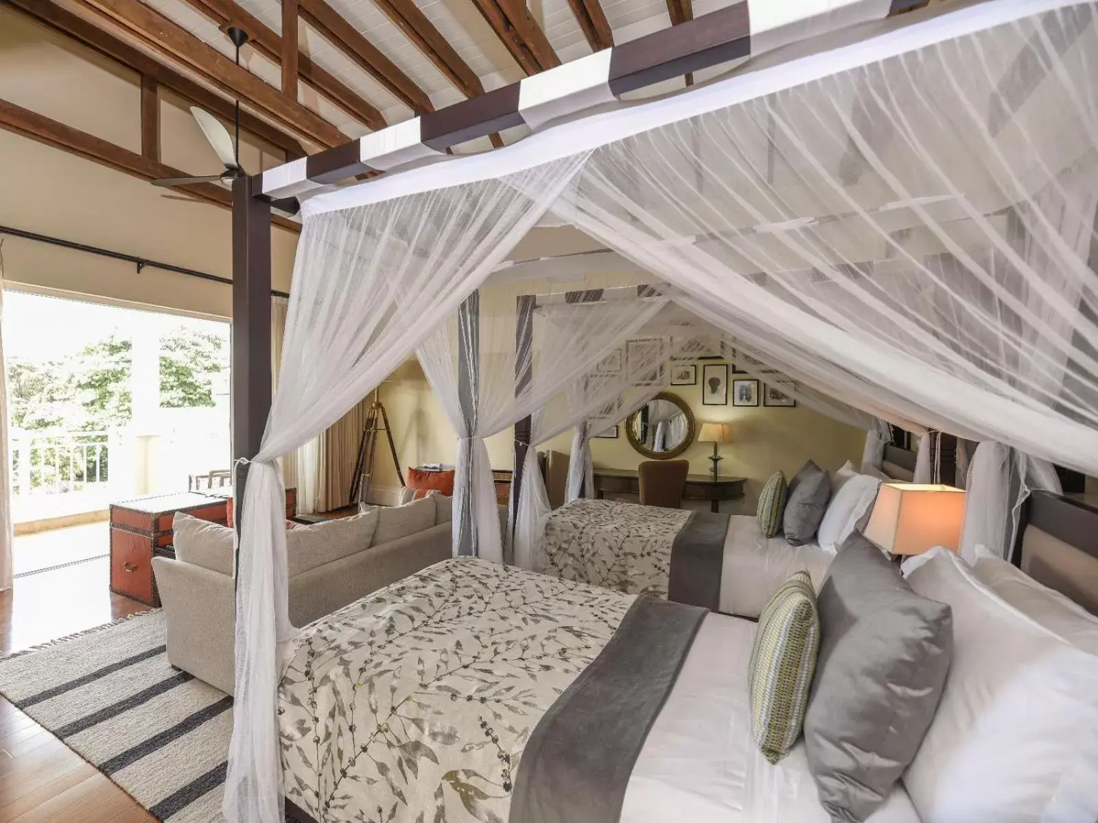 Photo of the whole room, Bed in Hemingways Nairobi