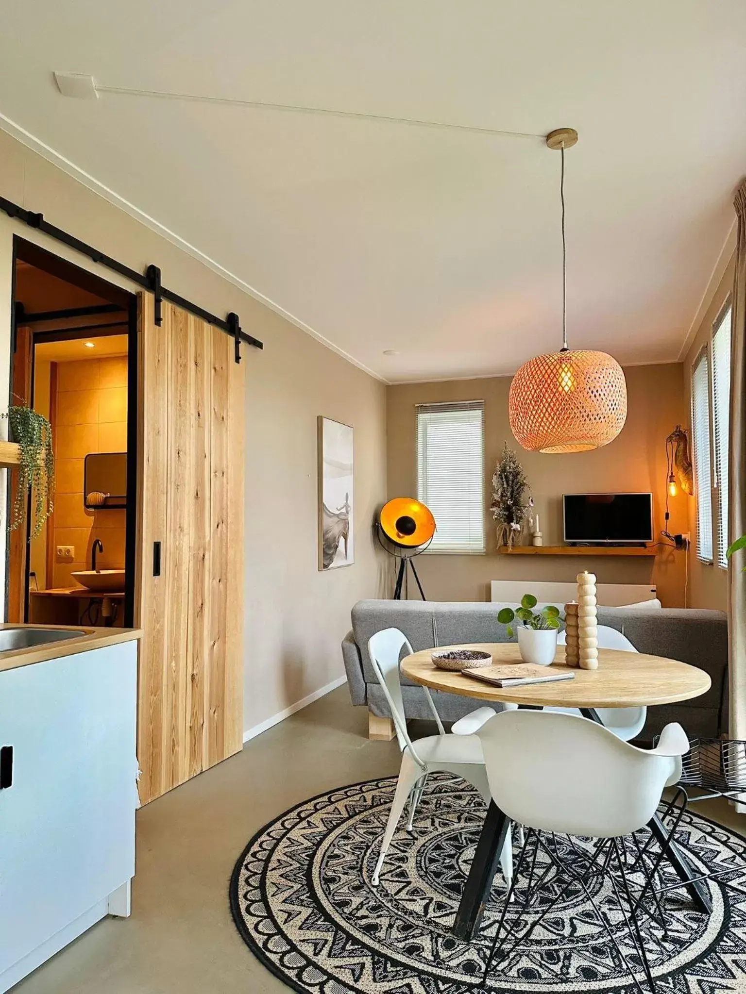 Living room, Dining Area in B&B De Terpen