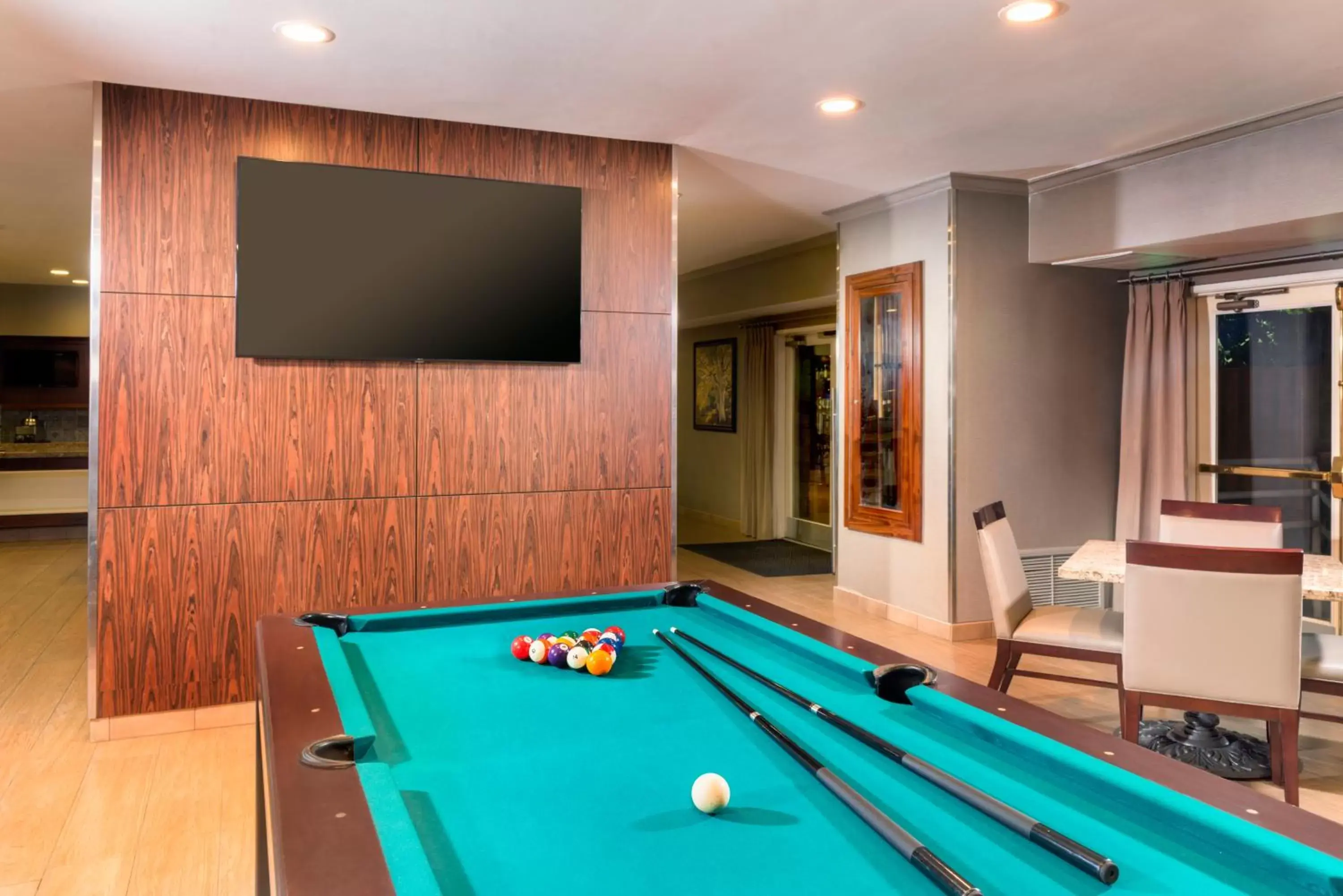 Communal lounge/ TV room, Billiards in Ayres Suites Yorba Linda/Anaheim Hills