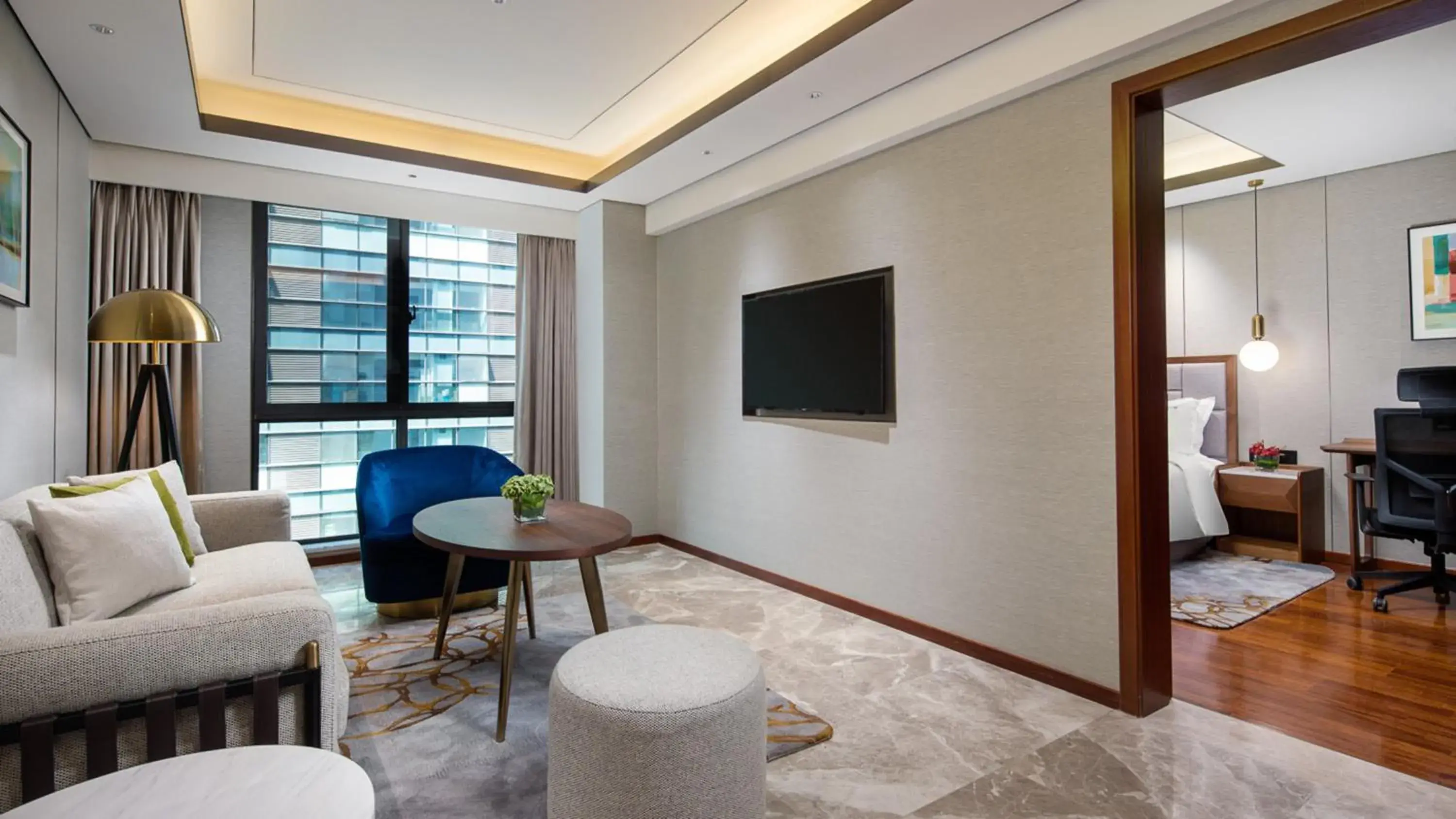 Photo of the whole room, Seating Area in Holiday Inn Suites Xi'an High-Tech Zone, an IHG Hotel