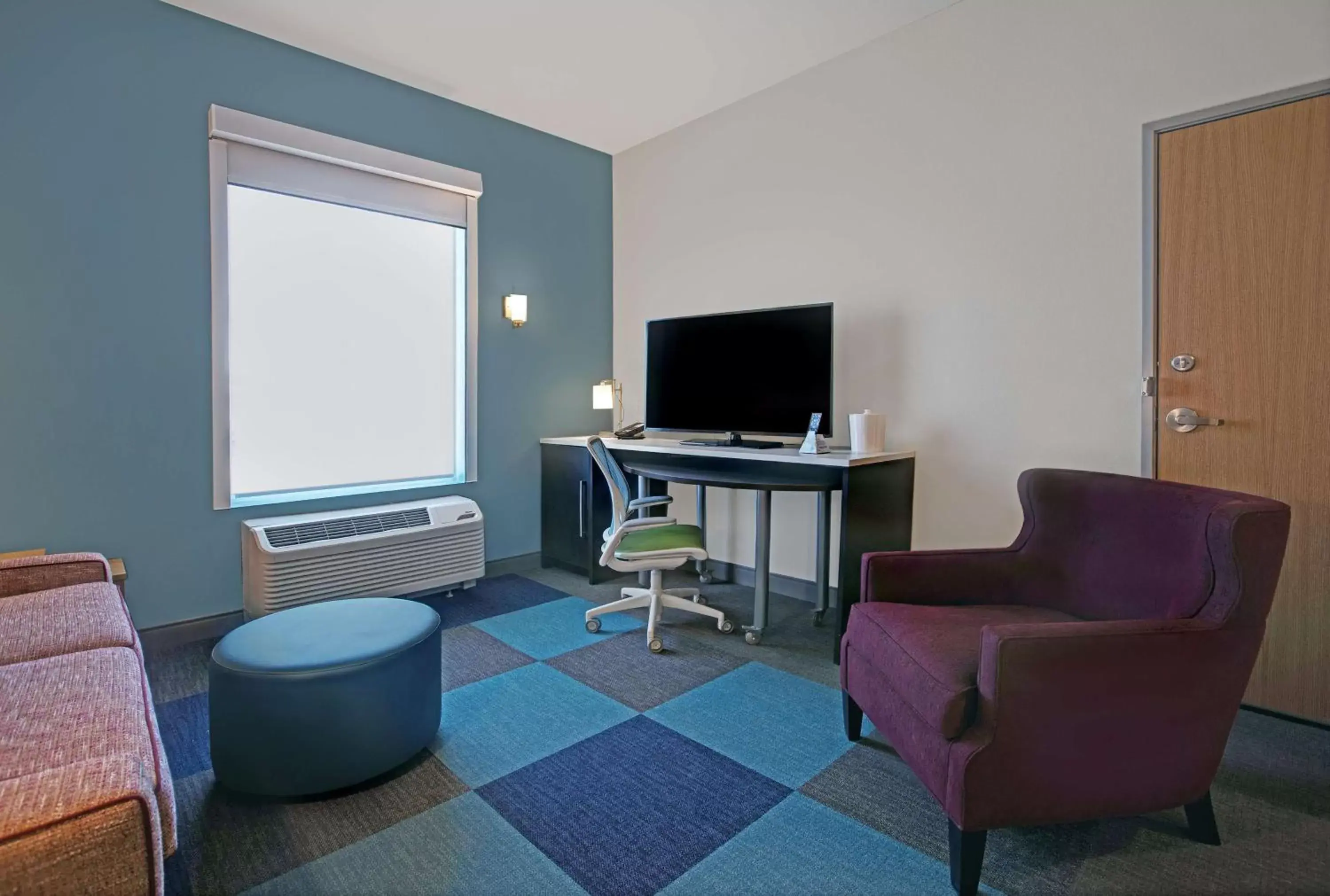 Living room in Home2 Suites By Hilton Yuma Pivot Point Living room in Home2 Suites By Hilton Yuma Pivot Point