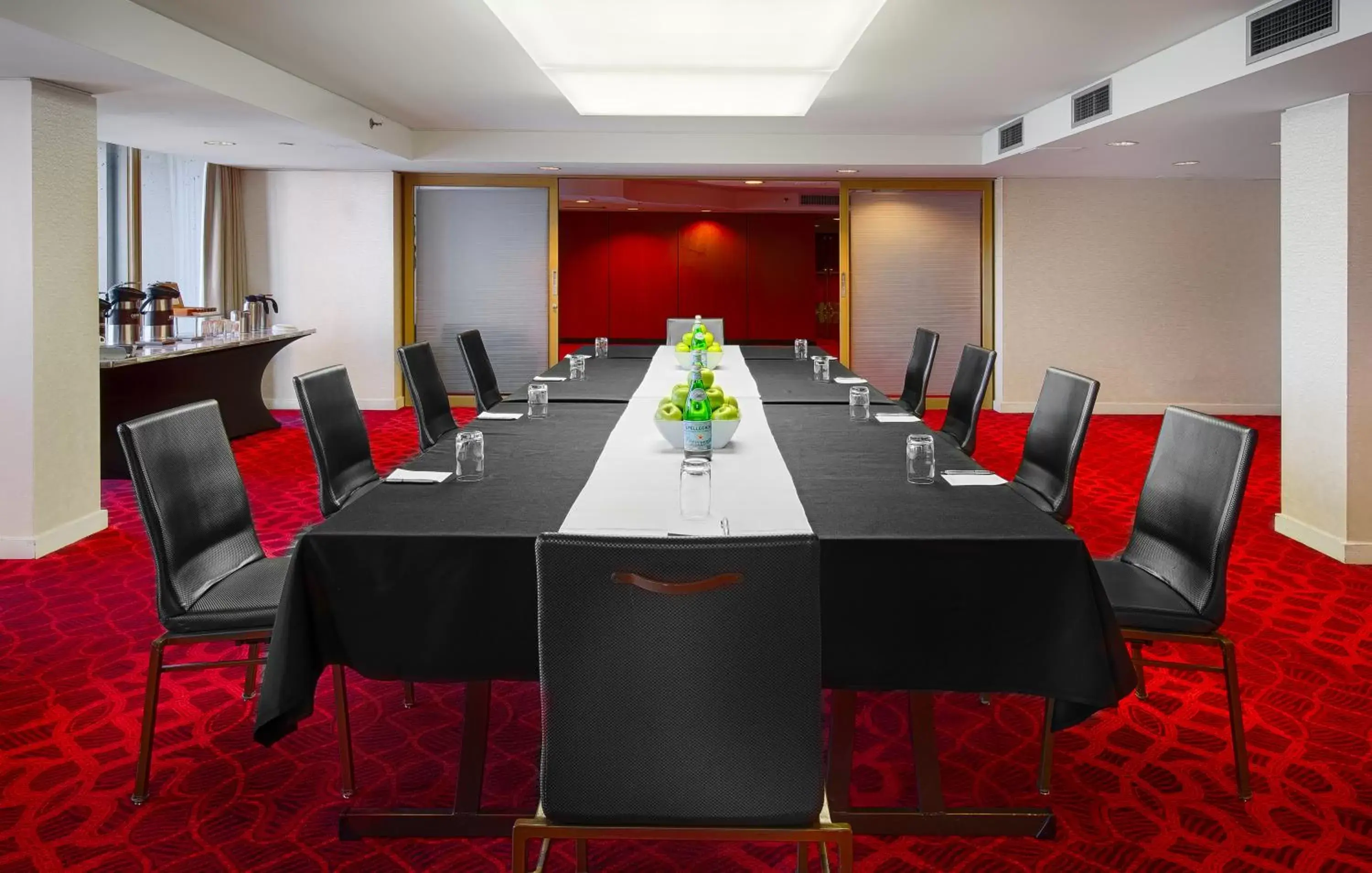 Meeting/conference room in Pinnacle Hotel Harbourfront