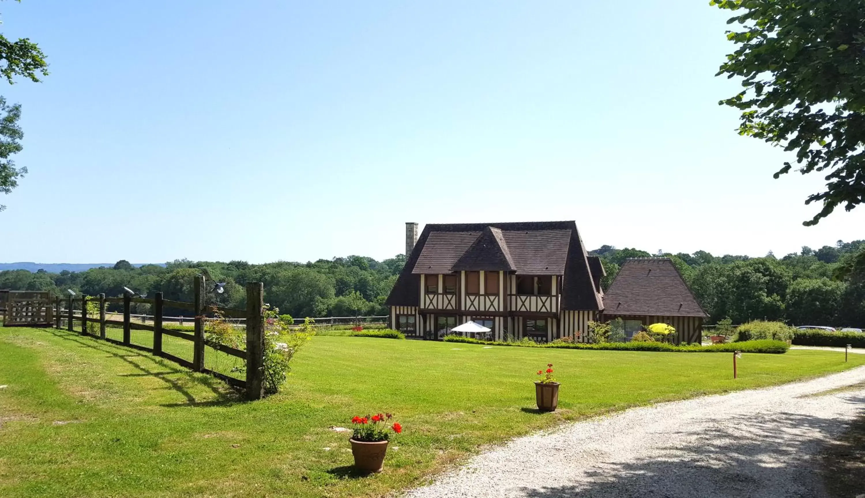 Facade/entrance, Property Building in L'Herbe aux Vaches