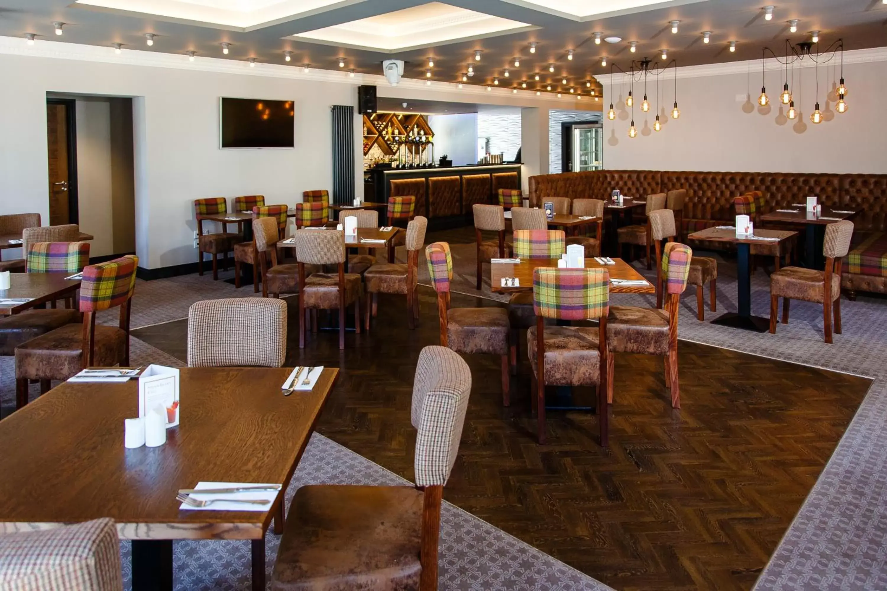 Restaurant/Places to Eat in Adamson Hotel