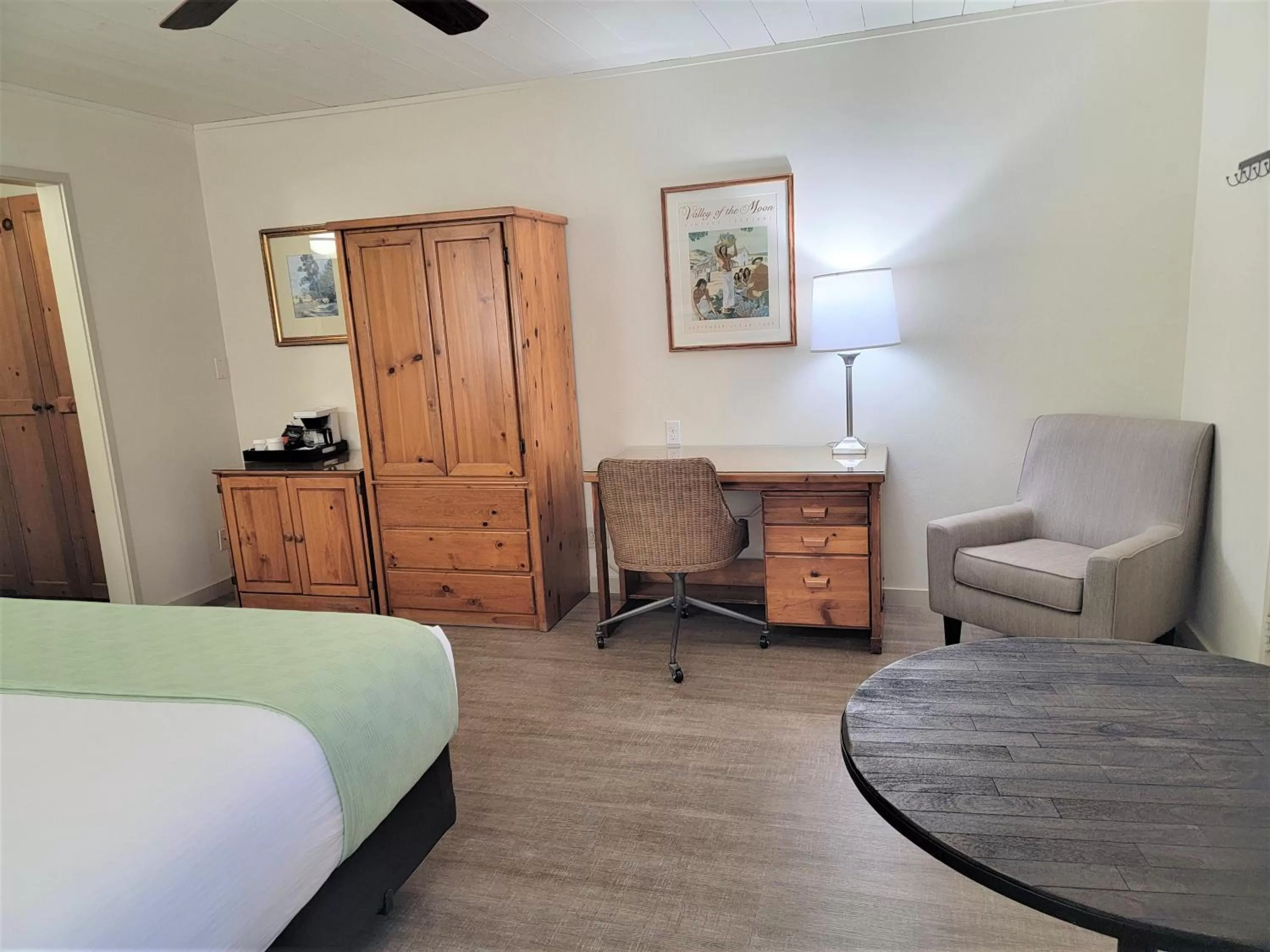 Bedroom, Seating Area in El Pueblo Inn