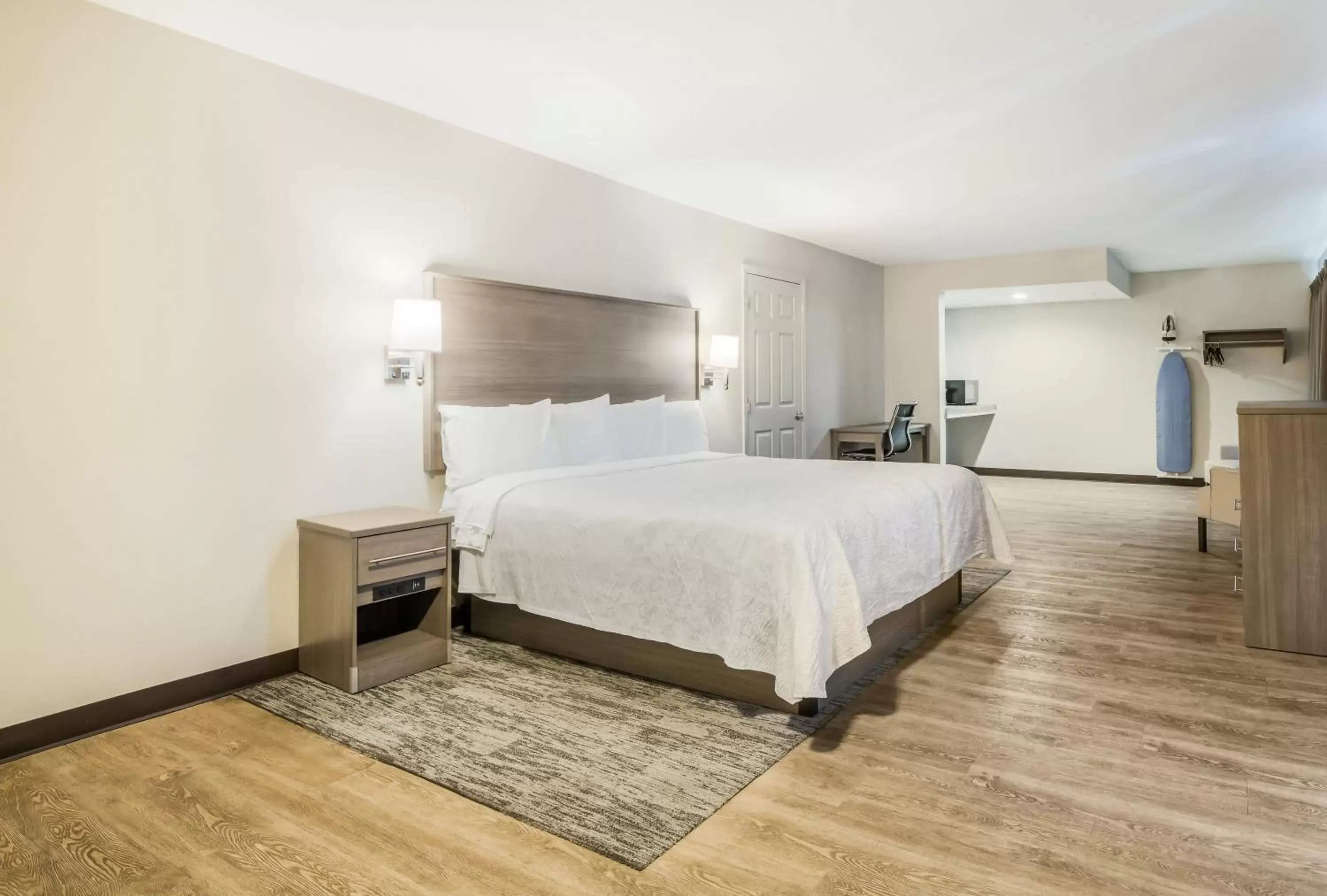 Bedroom, Bed in Days Inn by Wyndham Chula Vista-San Diego
