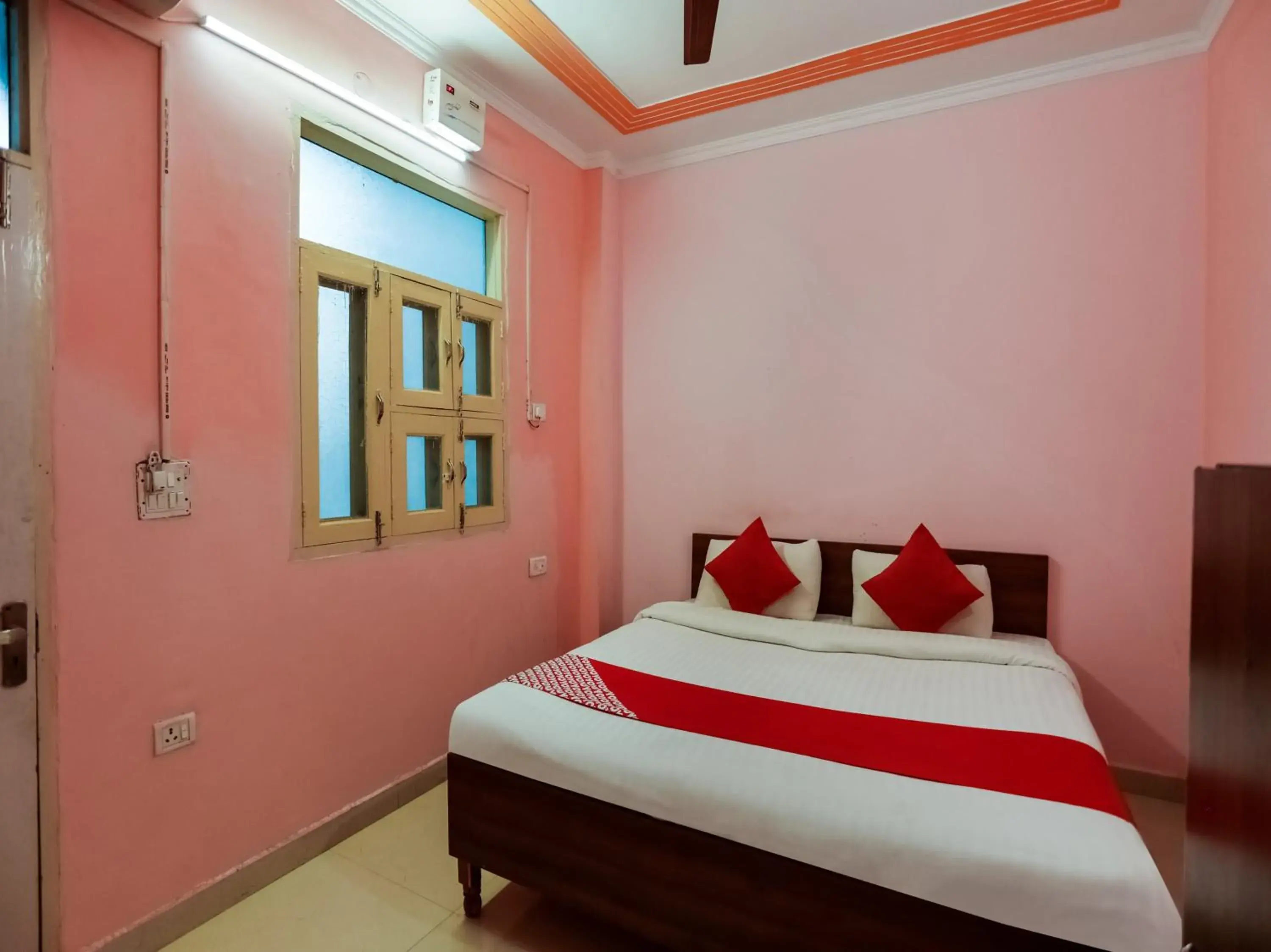 Lobby or reception, Bed in OYO 75131 Bandral Residency