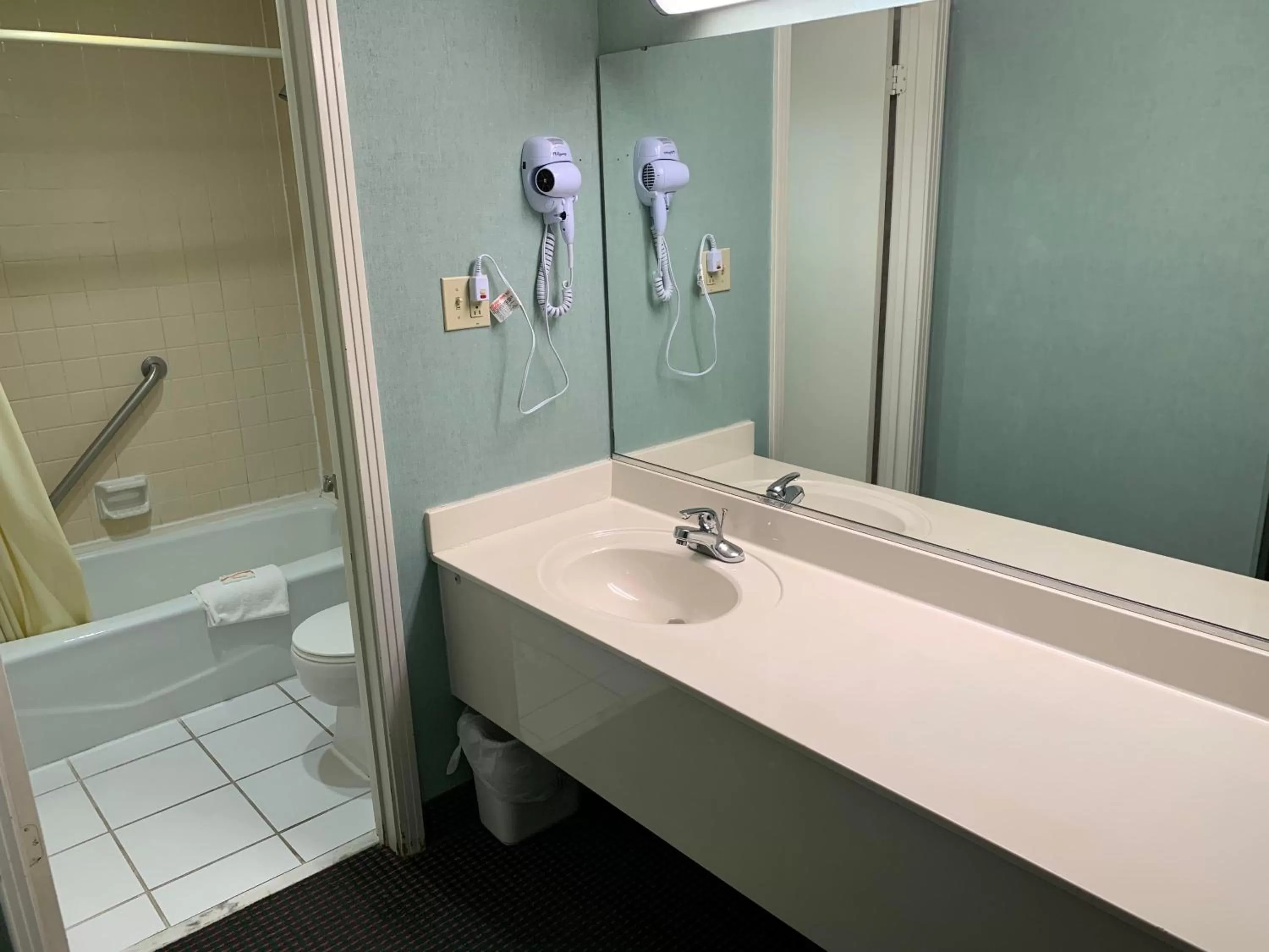 King Room - Non-Smoking in Hospitality House