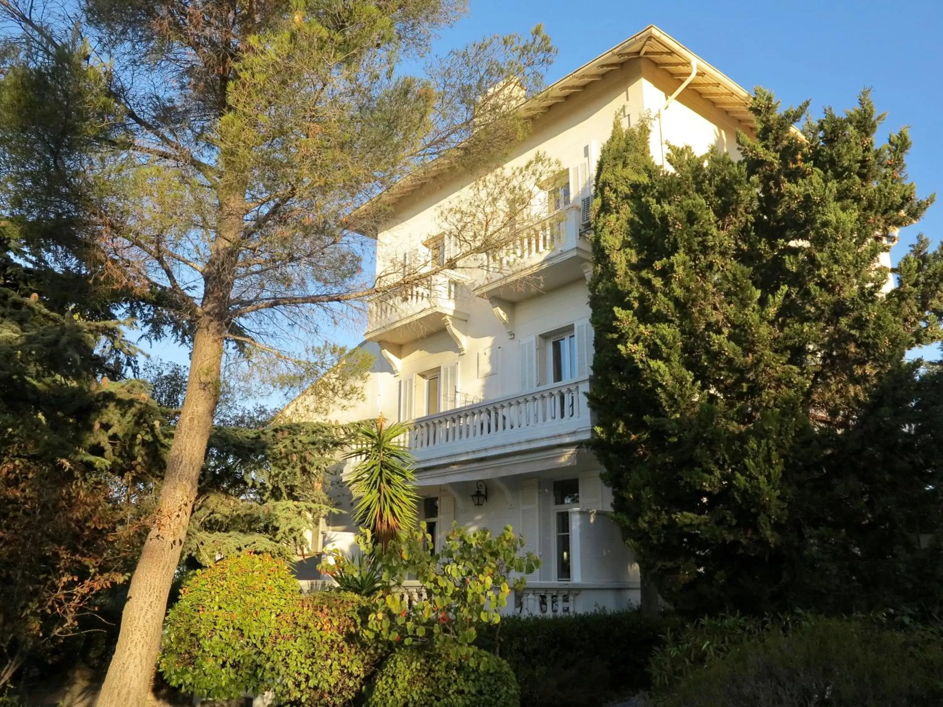 Patio, Property Building in Le Thimothée : Hôtel & Studios