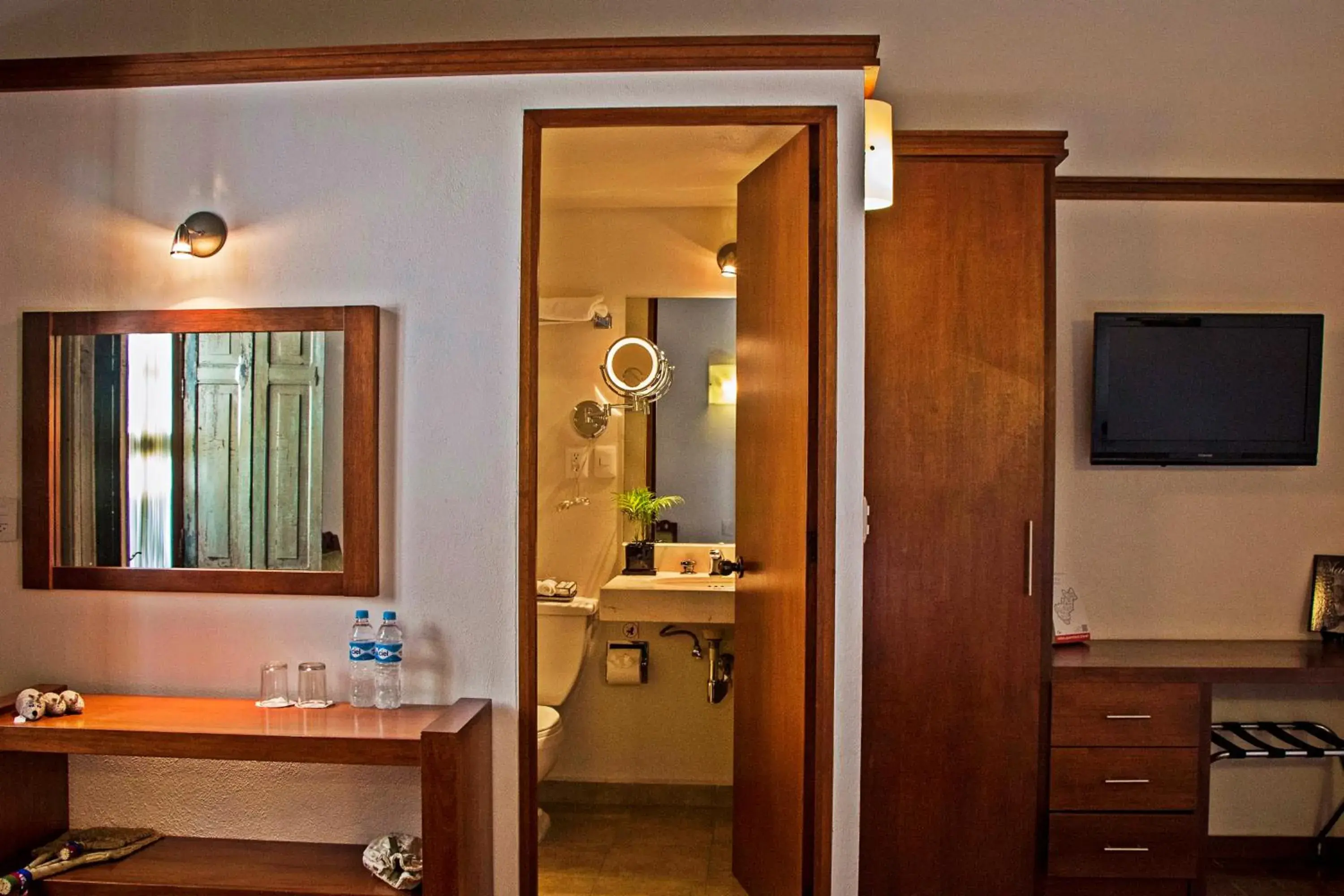 Photo of the whole room, Bathroom in El Serafin Hotel Boutique