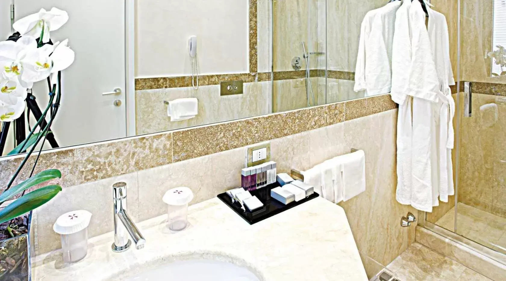 Toilet, Bathroom in Grand Hotel Croce Di Malta