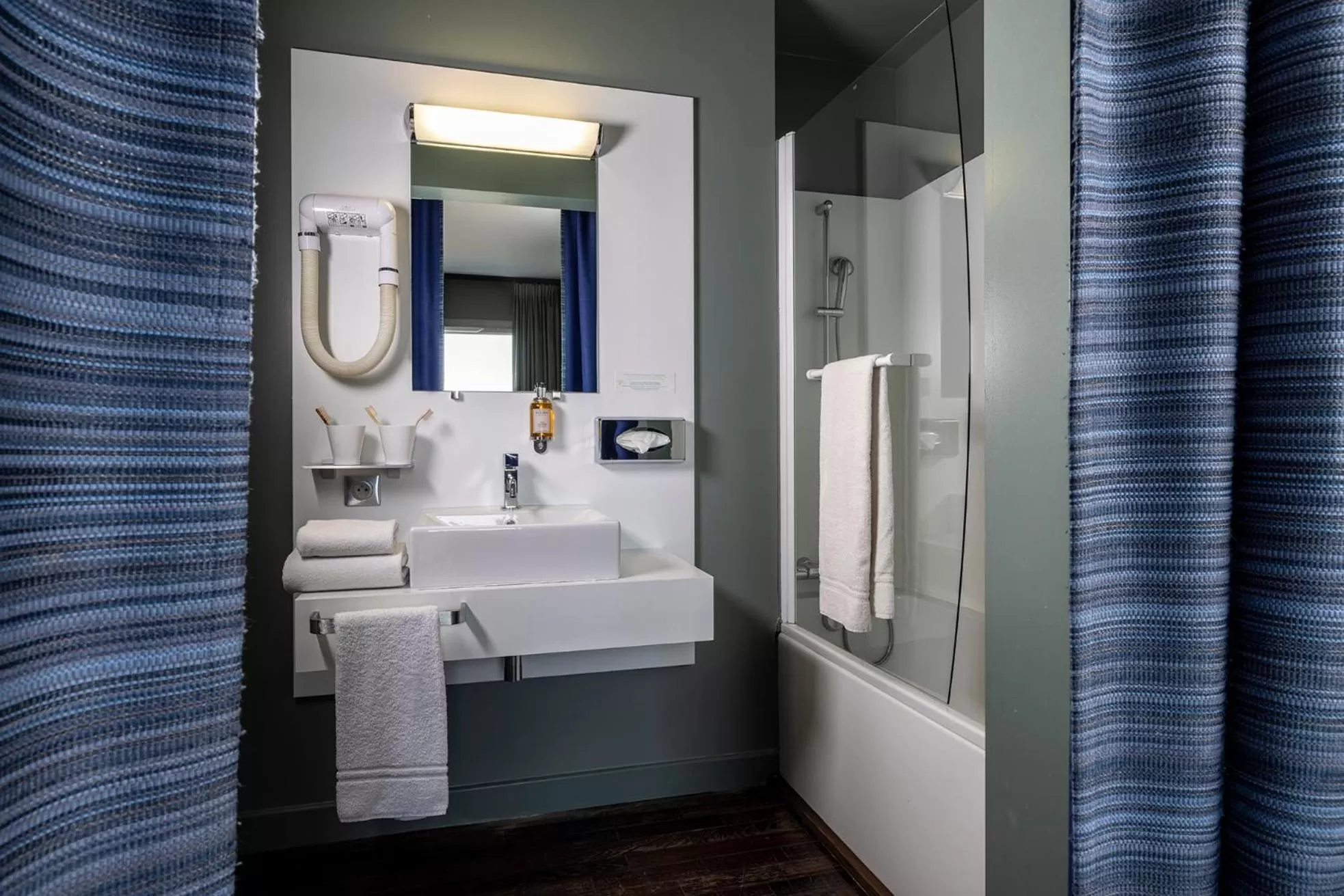 Bathroom in LHotel - face au château - boutique hôtel et séminaires