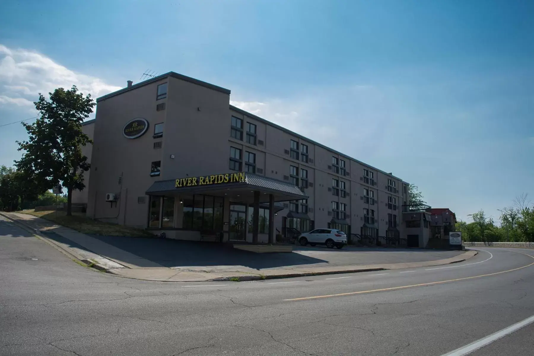 Facade/entrance, Property Building in River Rapids Inn