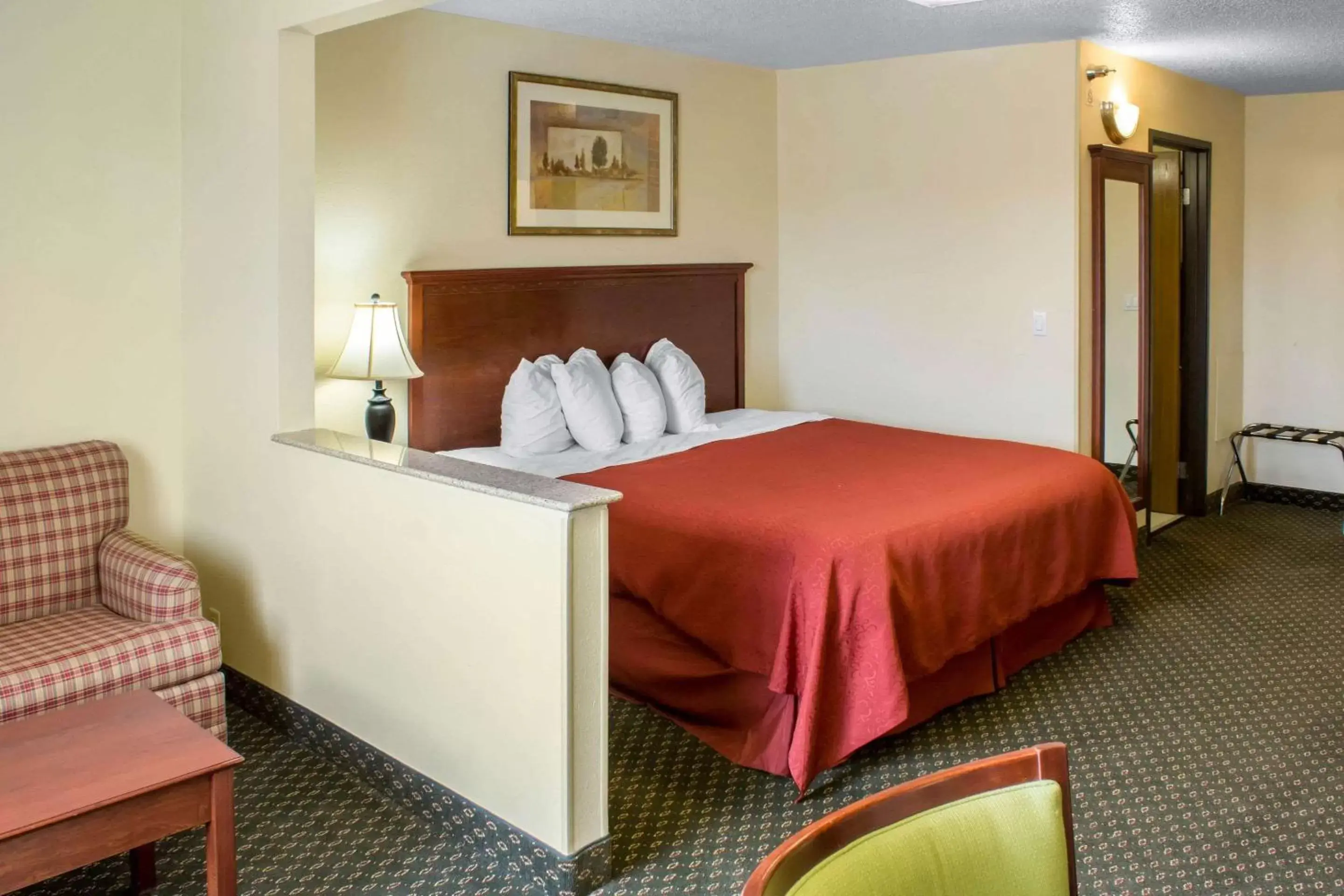 Photo of the whole room, Bed in Quality Inn & Suites