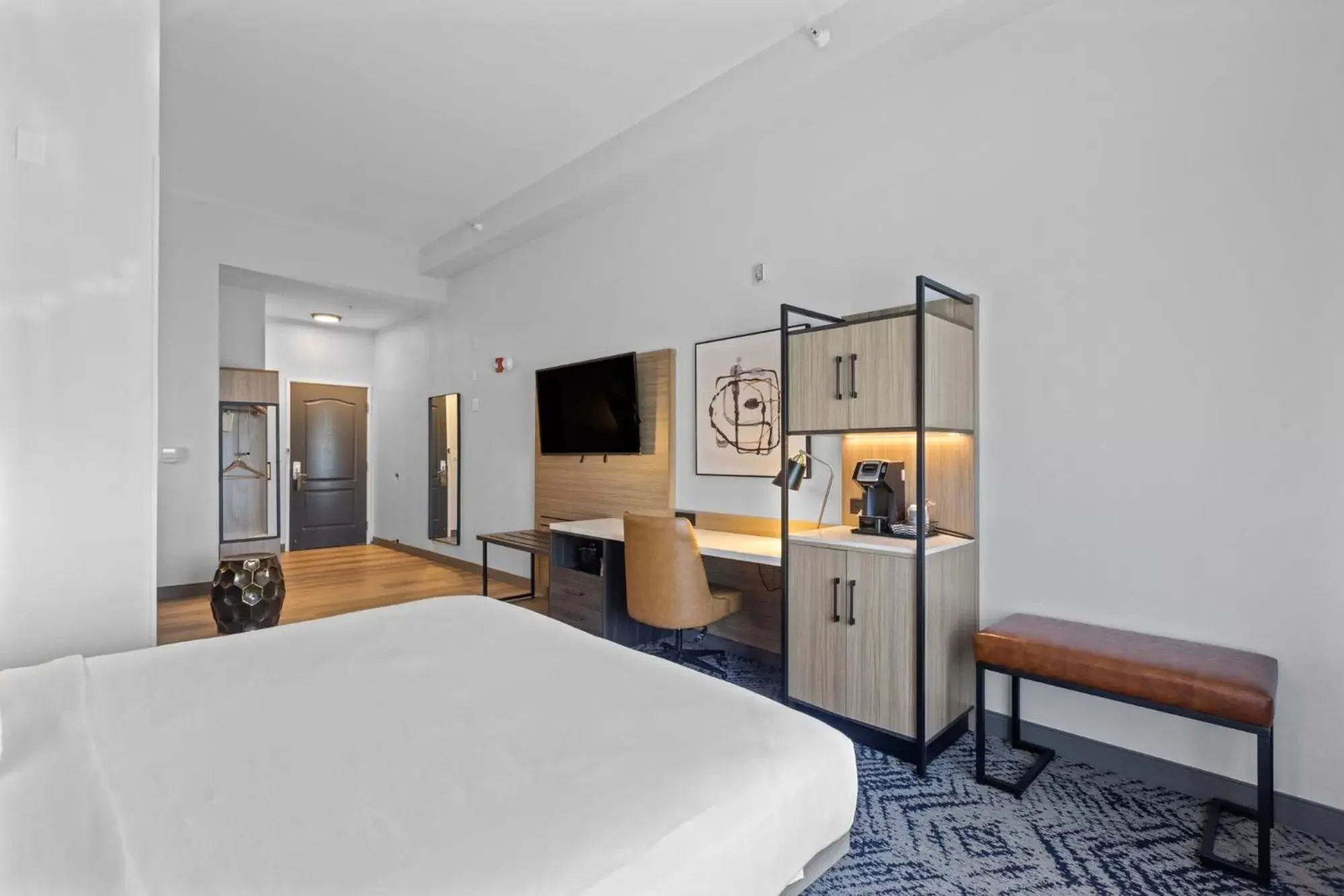 Bedroom, Bed in Country Inn & Suites by Radisson, Savannah Airport, GA