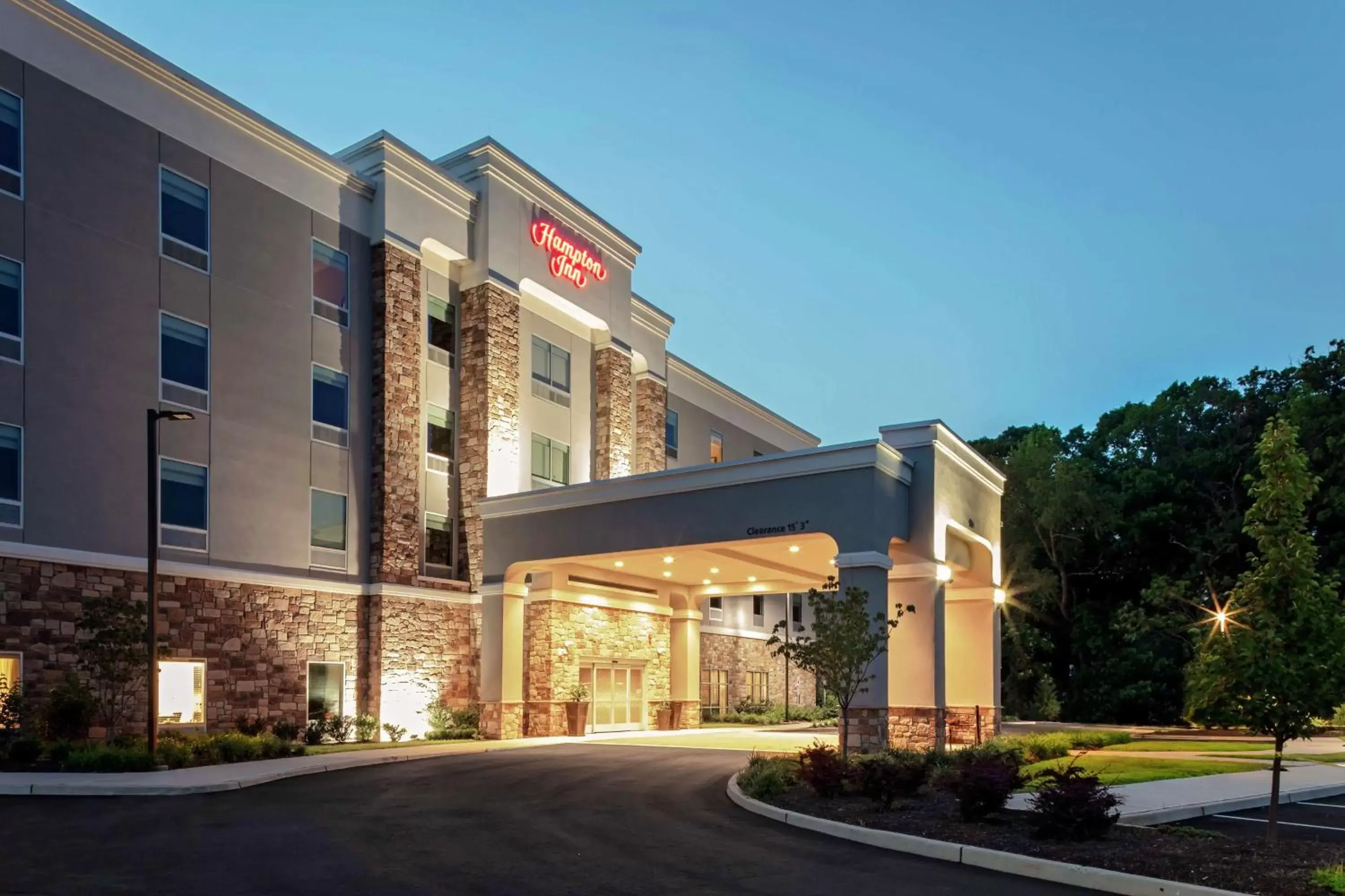 Property Building in Hampton Inn Cranbury